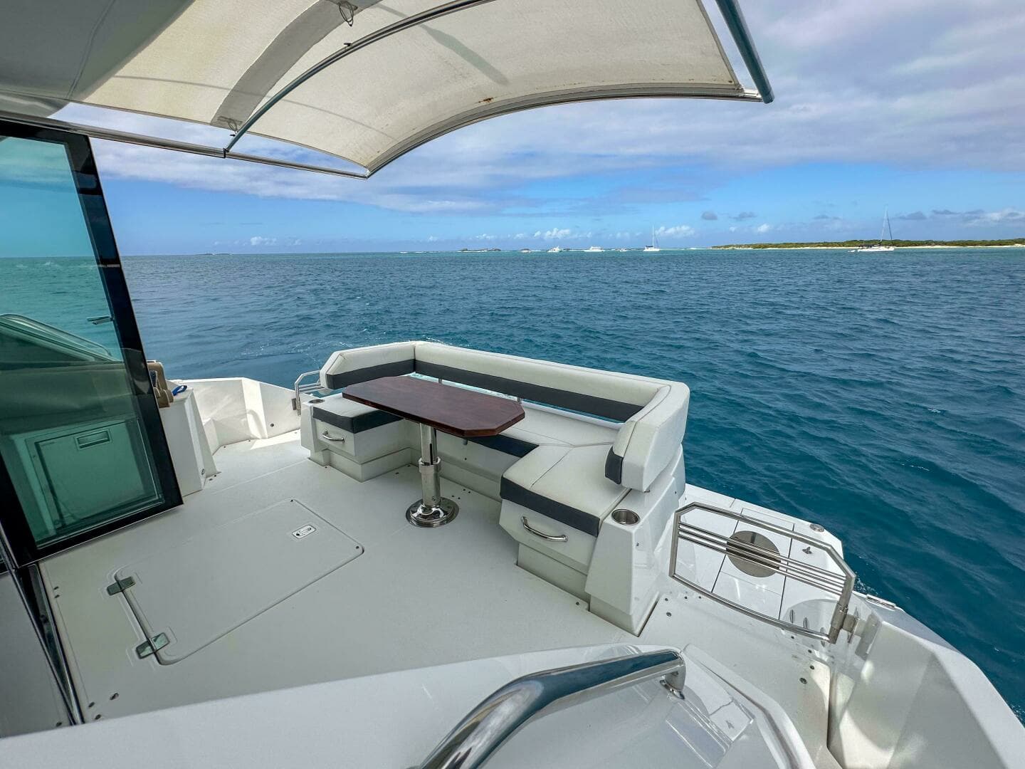 2019 Cruisers Yachts 50 Cantius - Image 35