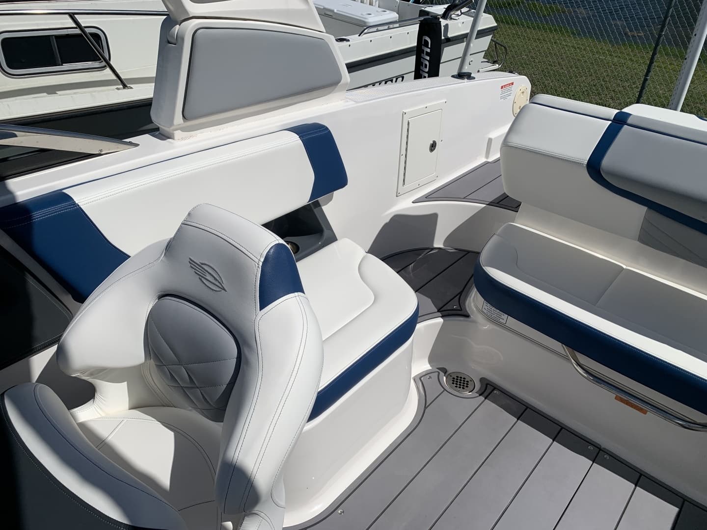 2023 Chaparral 270 OSX - Image 13