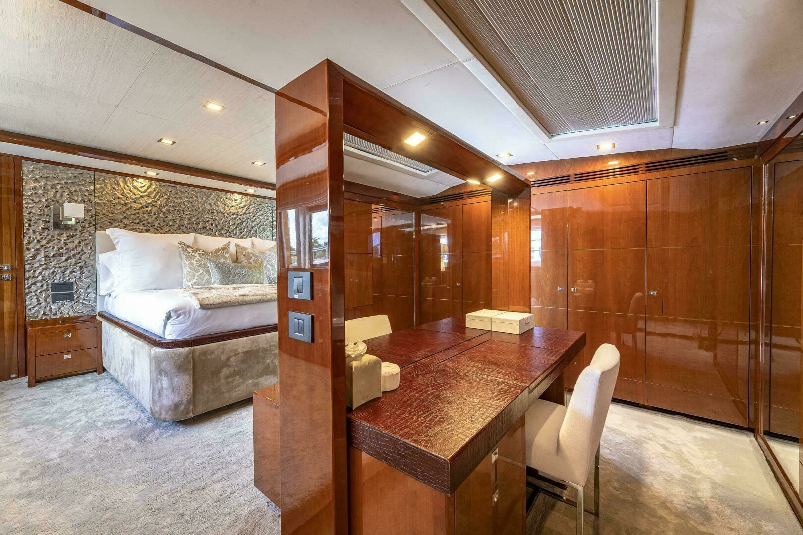 2012 Princess 32M - Image 21