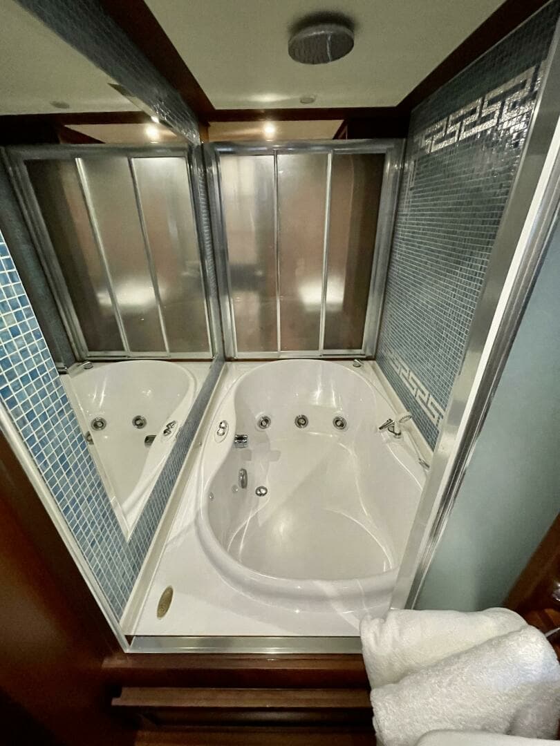 2006 Mochi Craft 74' Dolphin - Image 14