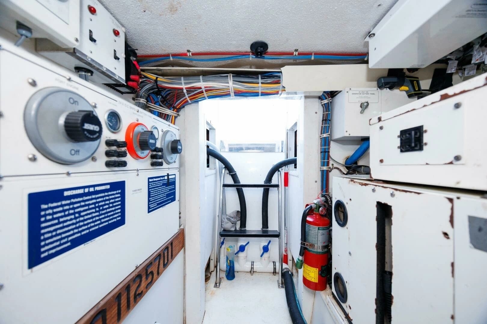 2002 Hatteras 50 Convertible - Image 32