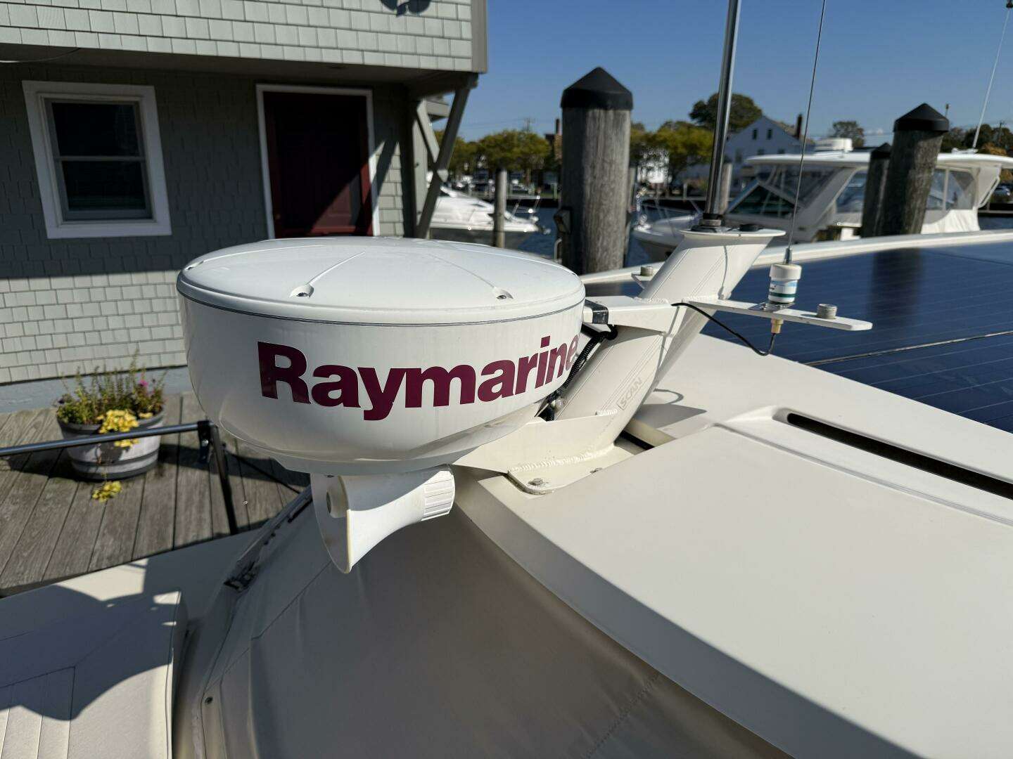 2013 Greenline 33 - Image 11