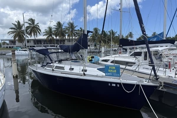 1995 Catalina 320 - Image 1