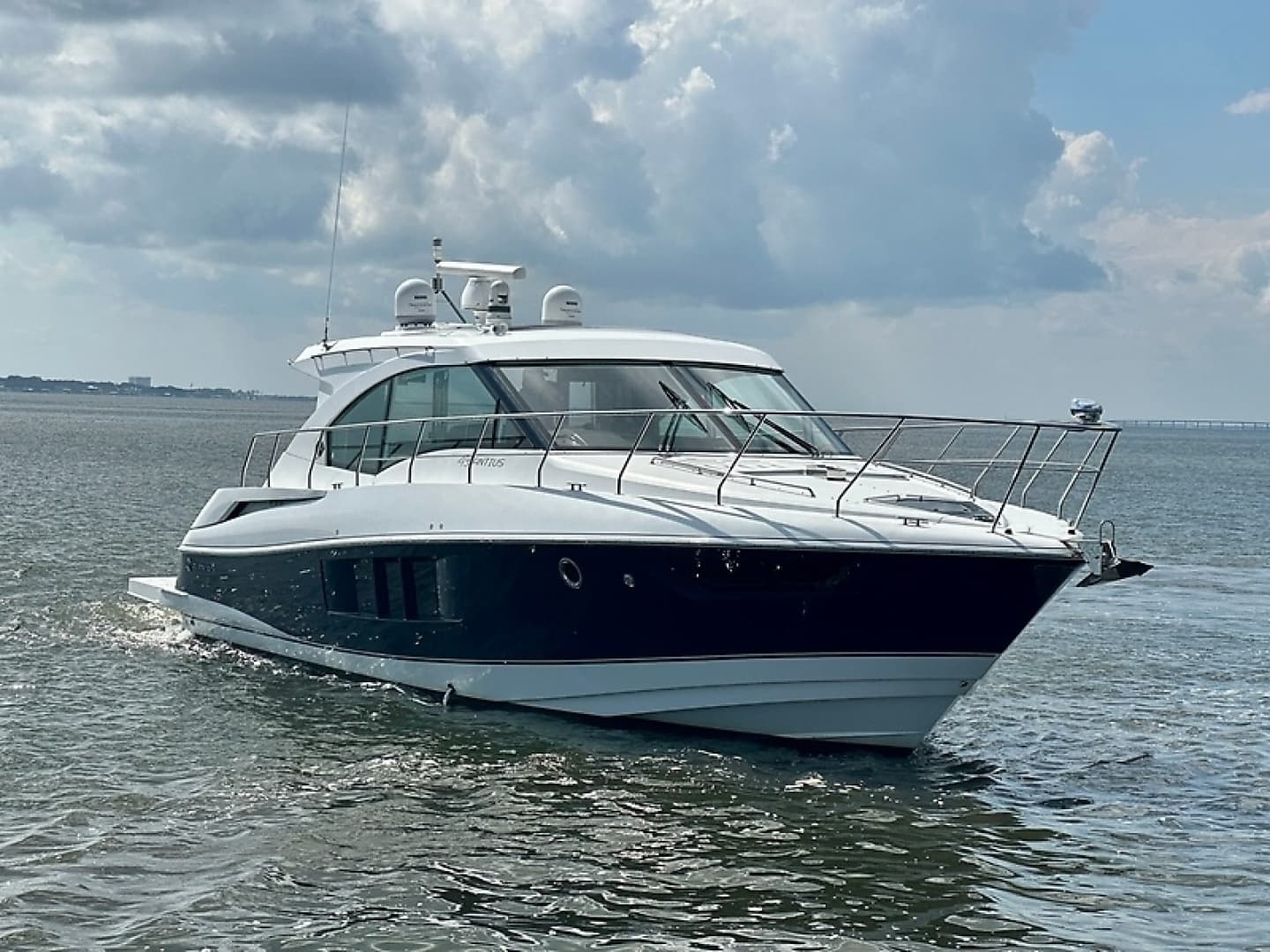 2016 Cruisers Yachts Cantius - Image 10