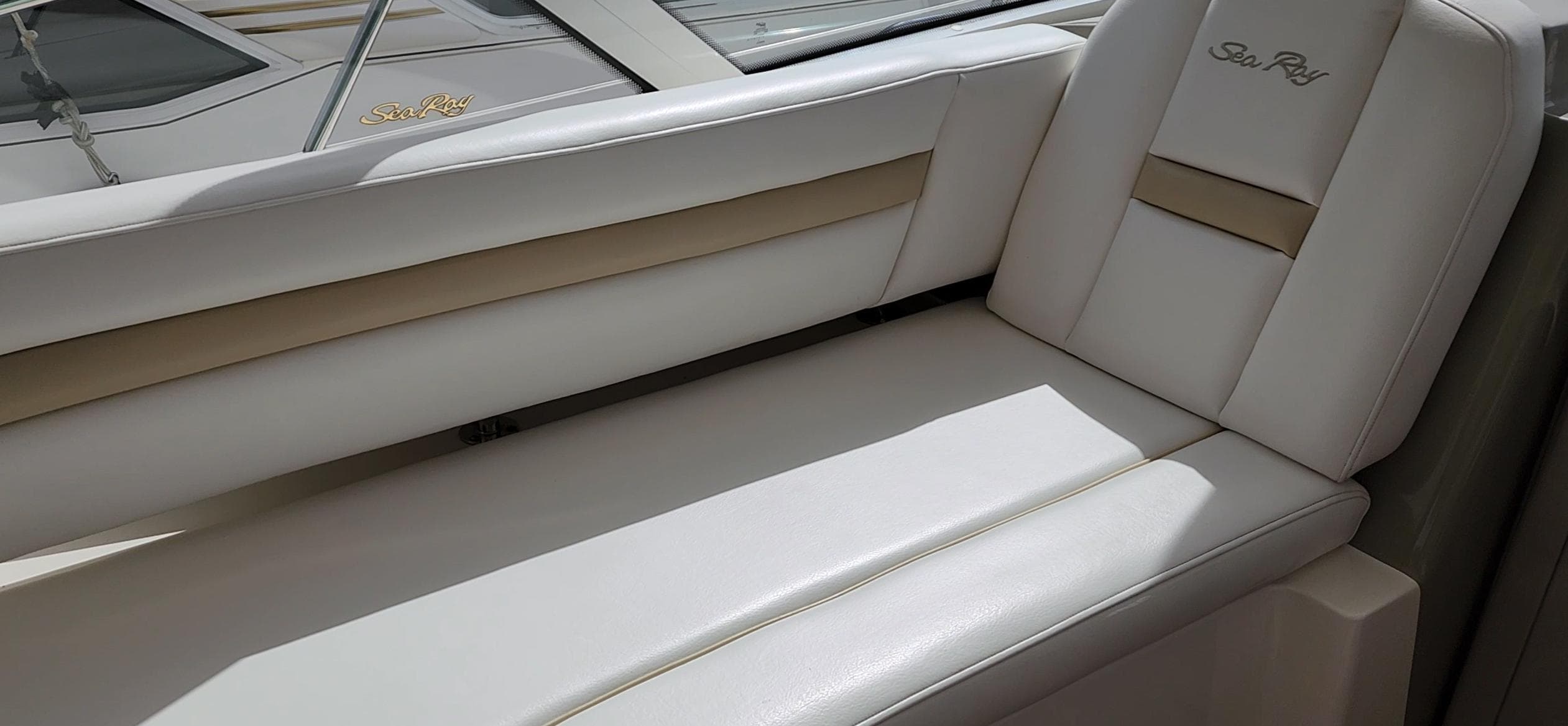 2009 Sea Ray 500 Sundancer interior with white leather seating.