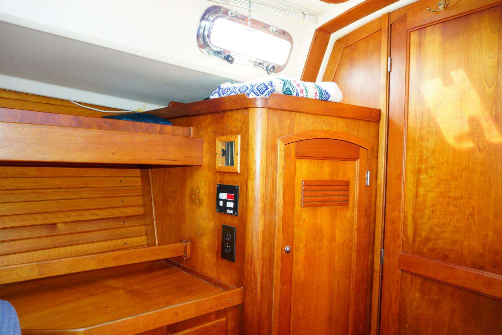 1998 Sabre 402 - Image 27
