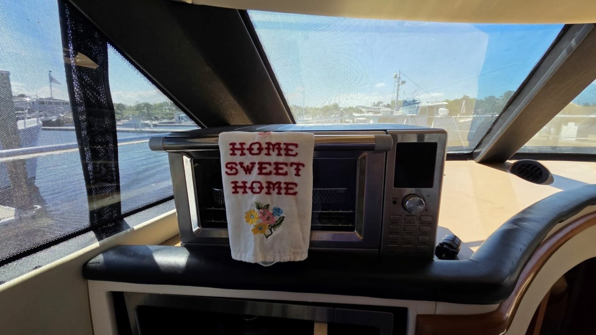 2000 Carver 450 Voyager Pilothouse - Image 24