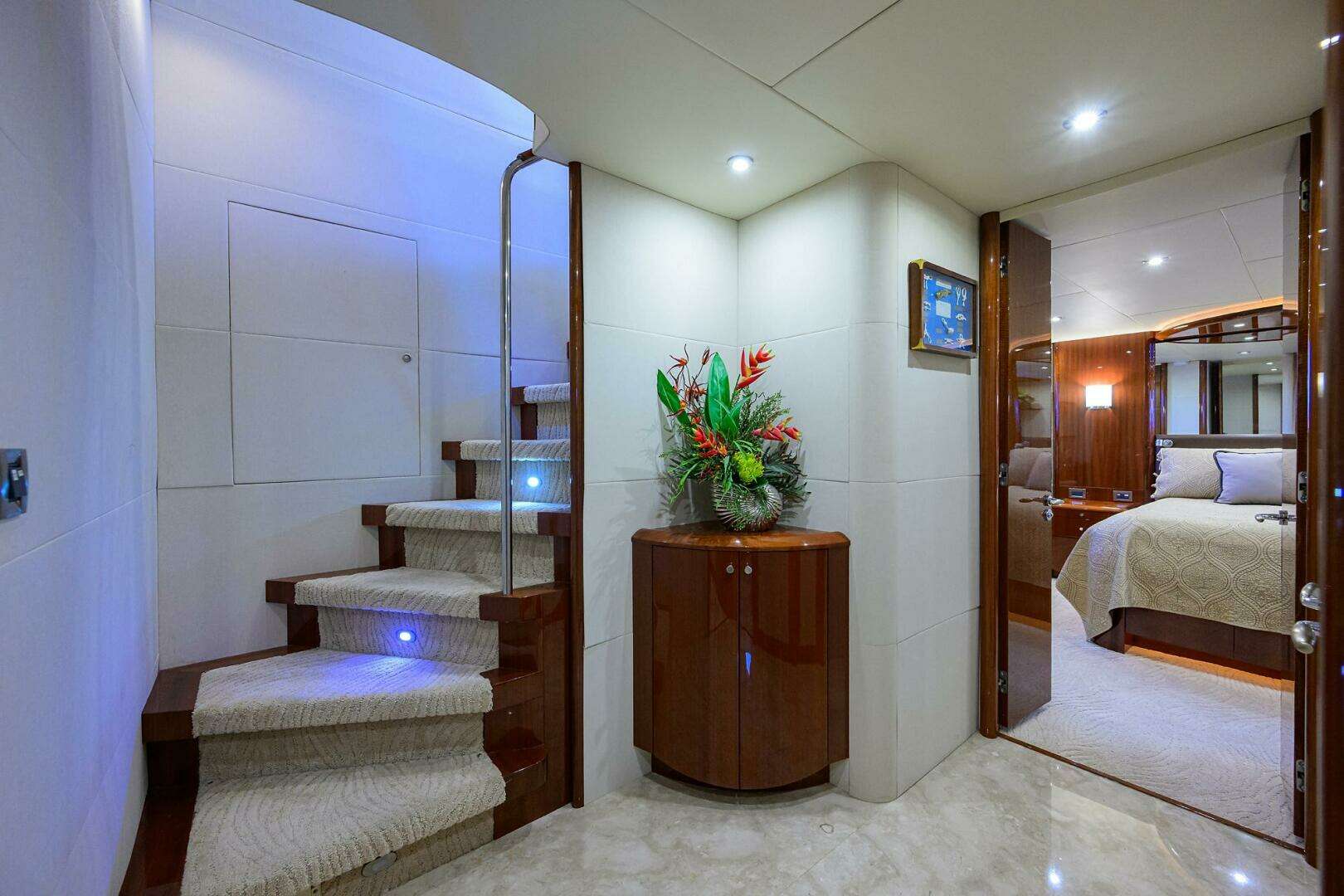 2007 Lazzara Yachts 80 Enclosed - Image 12