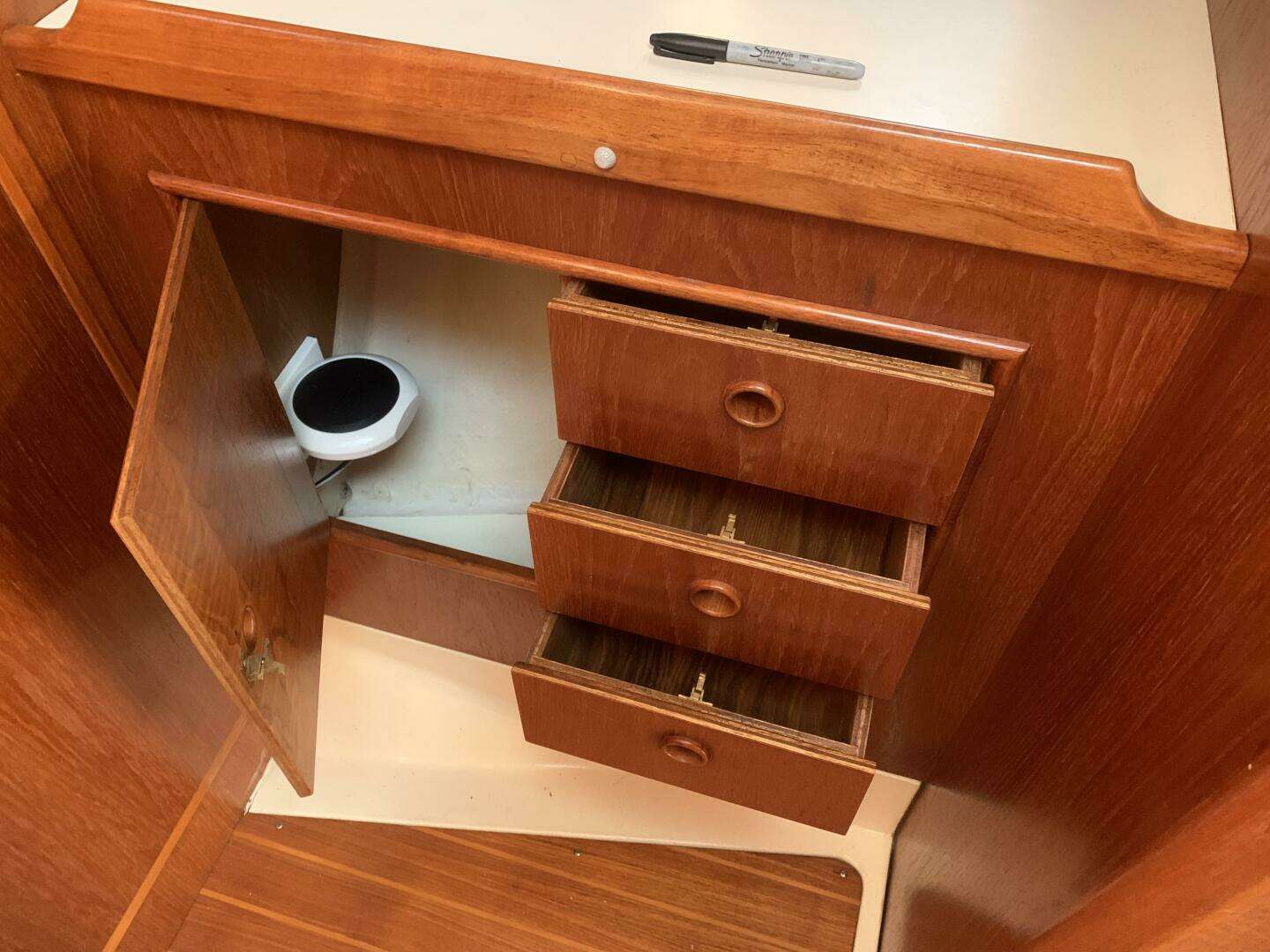 1987 Nonsuch Ultra 30 - Image 35