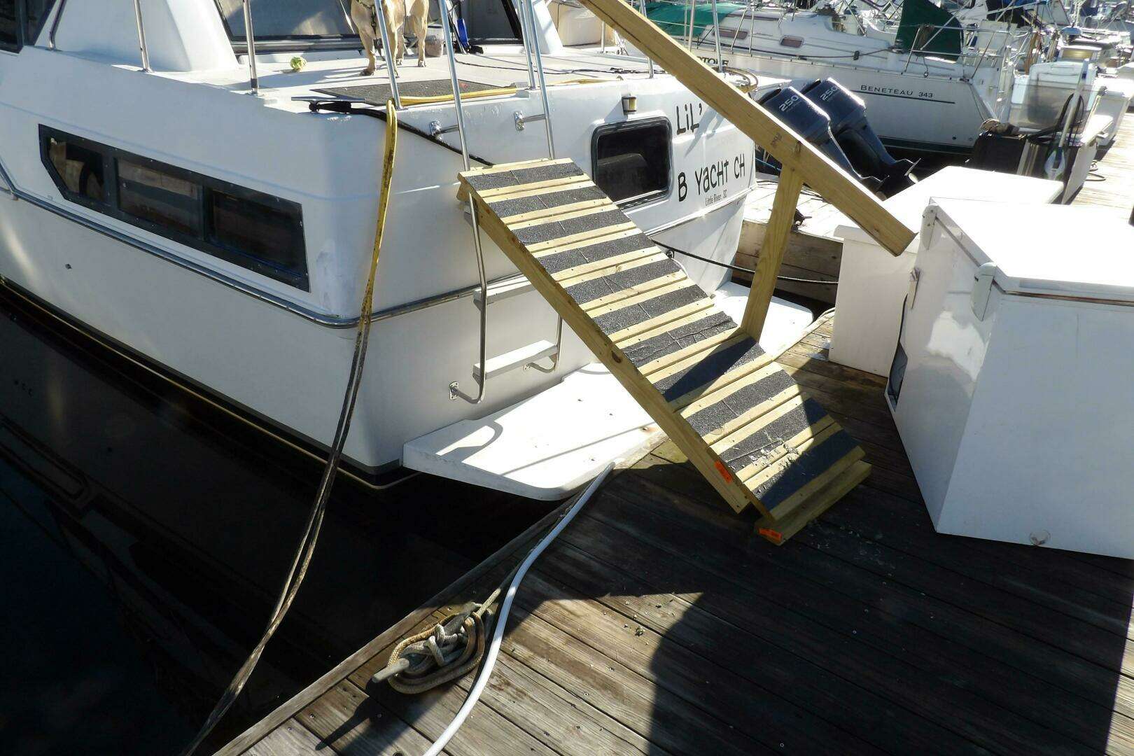 1992 Carver 28 Aft Cabin Motor Yacht - Image 6