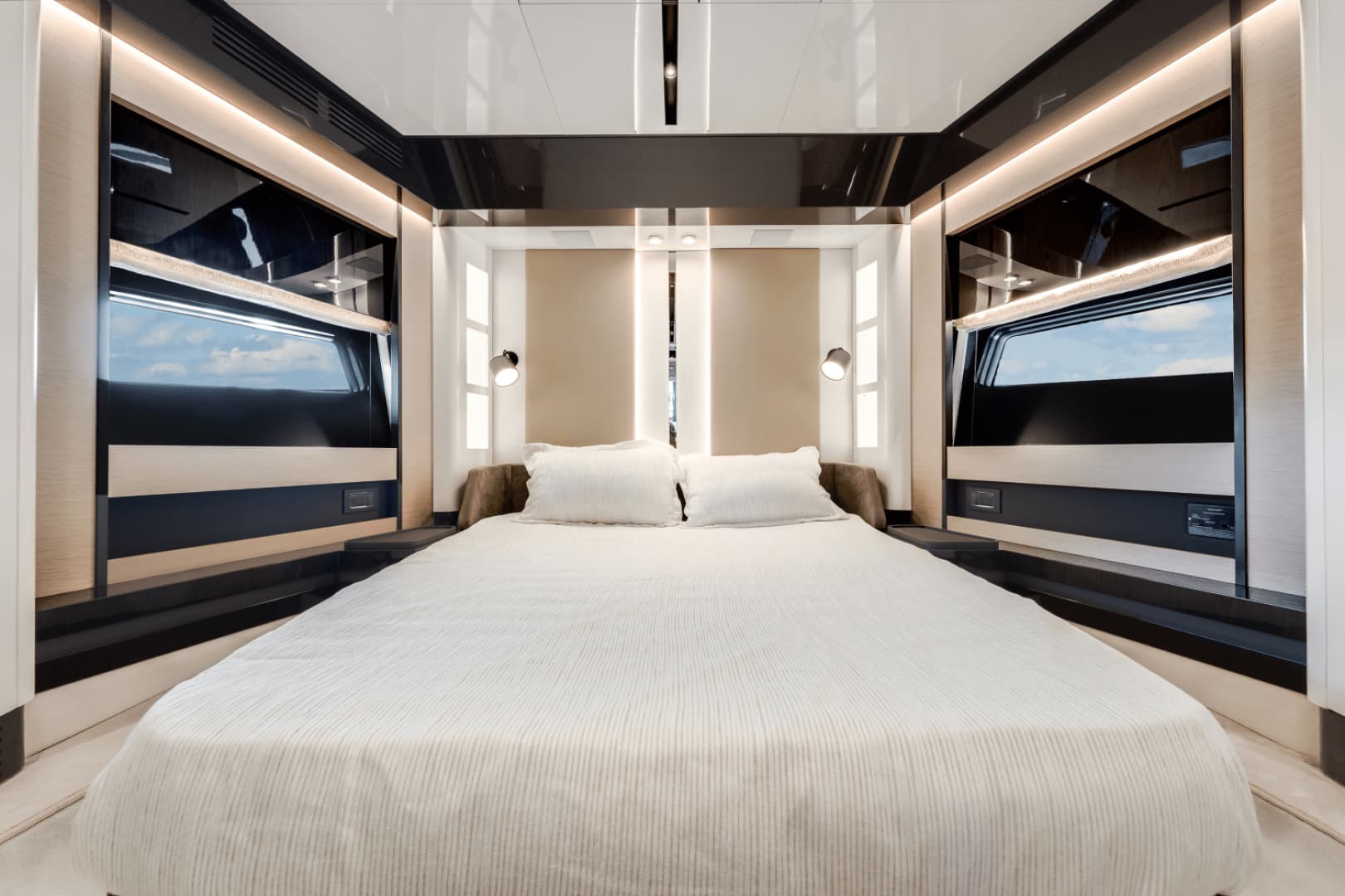 2024 Azimut S8 - Image 56