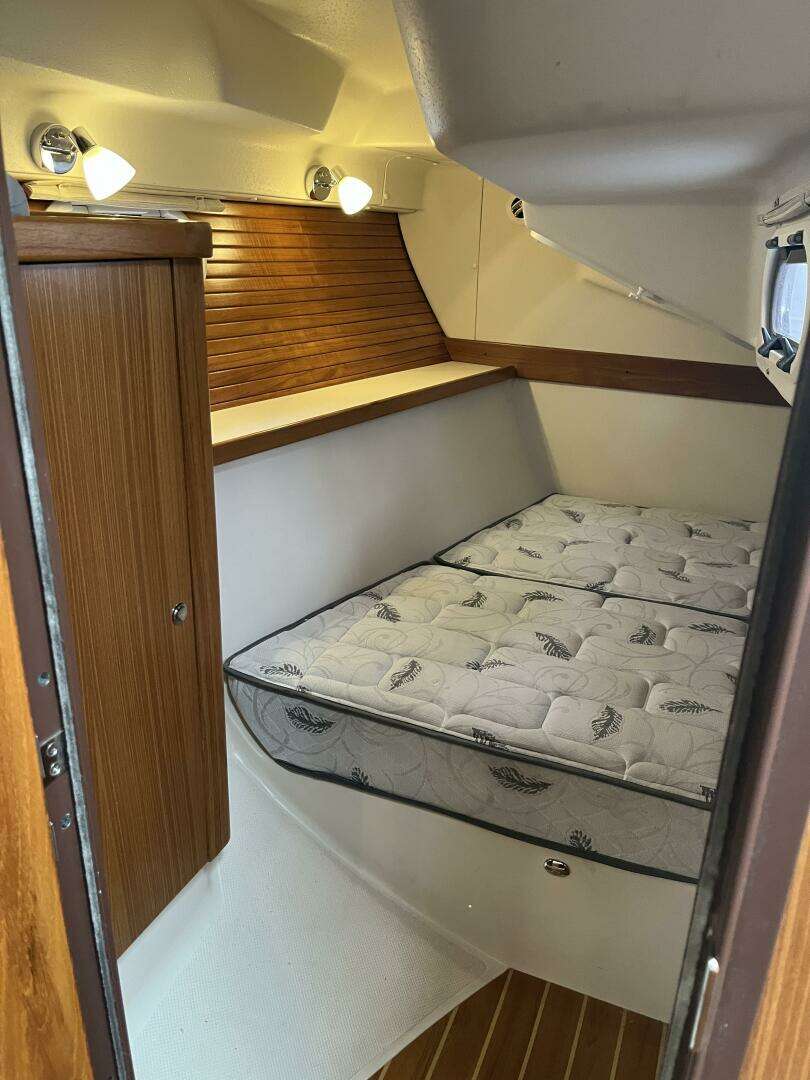2017 Catalina 355 - Image 38
