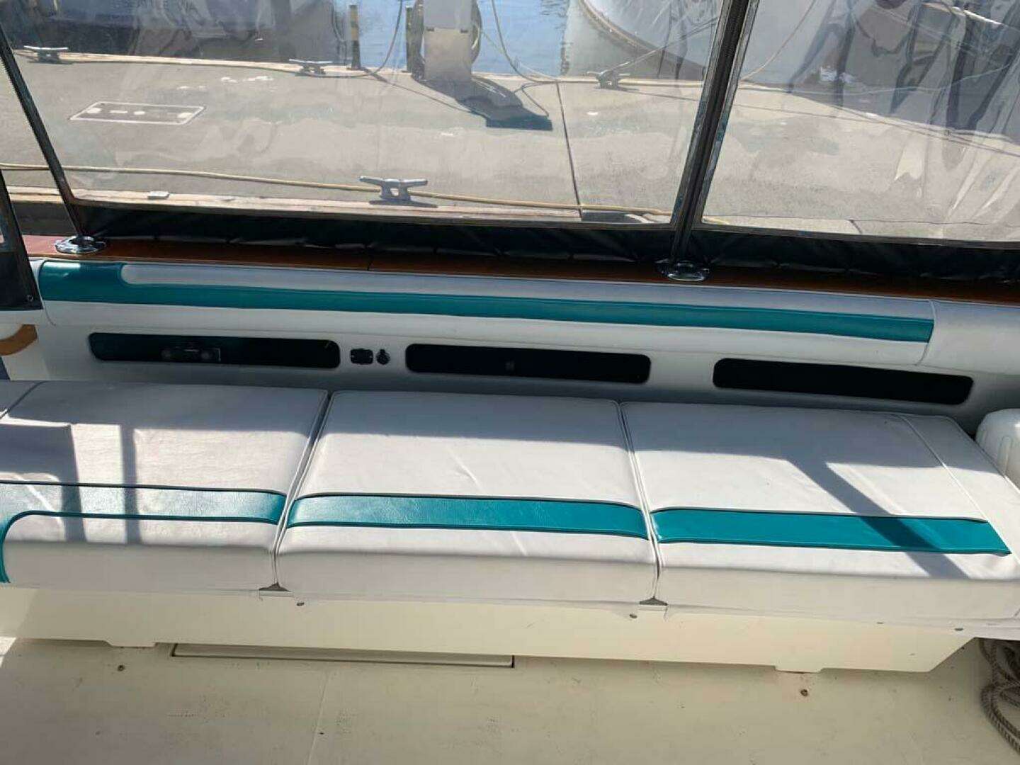 1989 Sea Ray 390 Express - Image 13