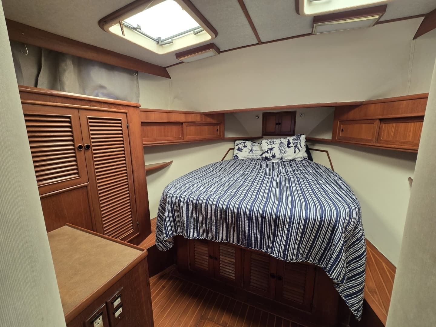 1989 Offshore Yachts 48 Sedan - Image 19
