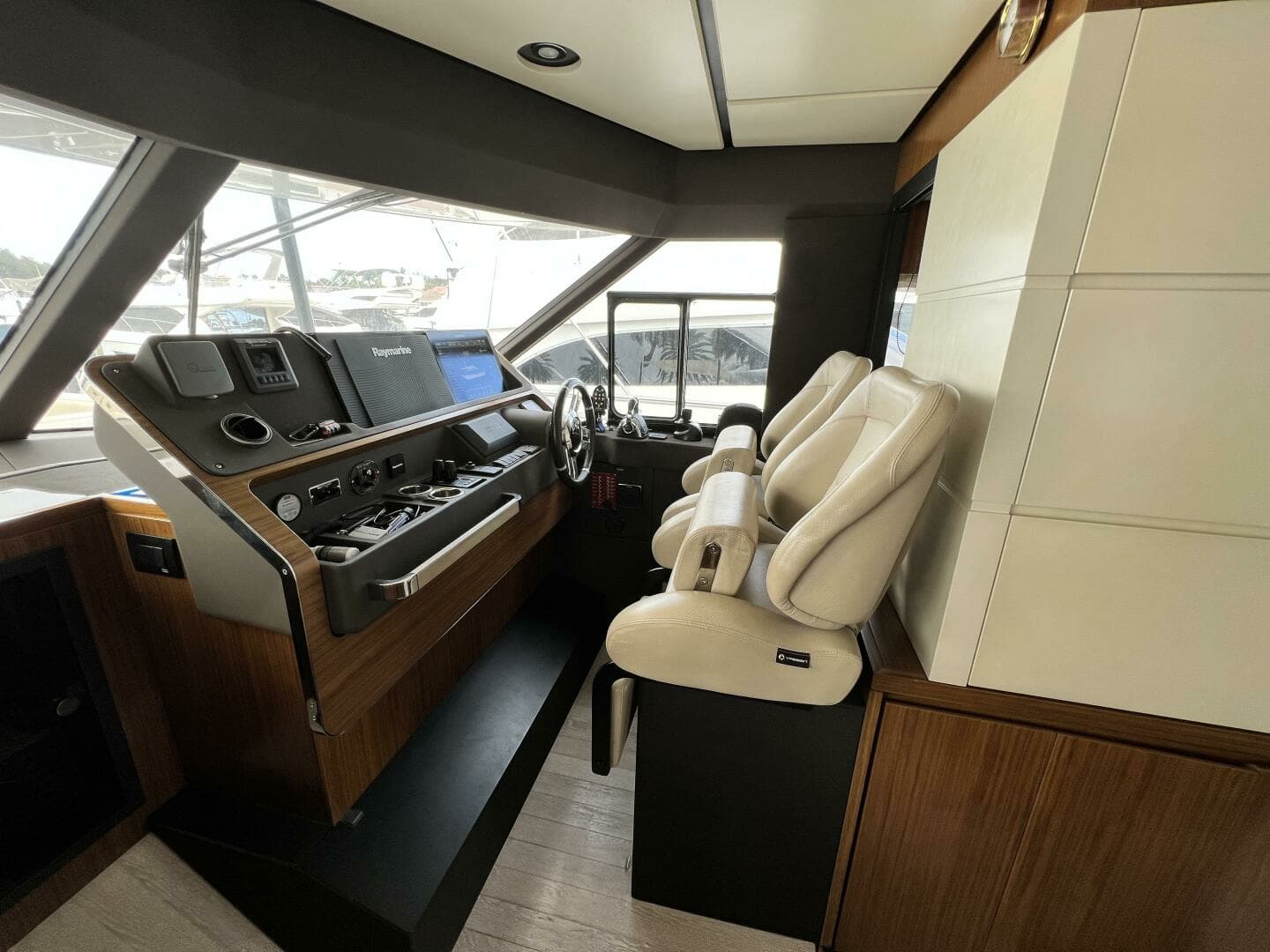 2017 Azimut Magellano - Image 25