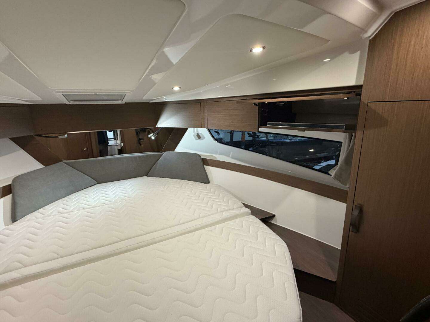 2026 Beneteau Antares 11 - Image 20