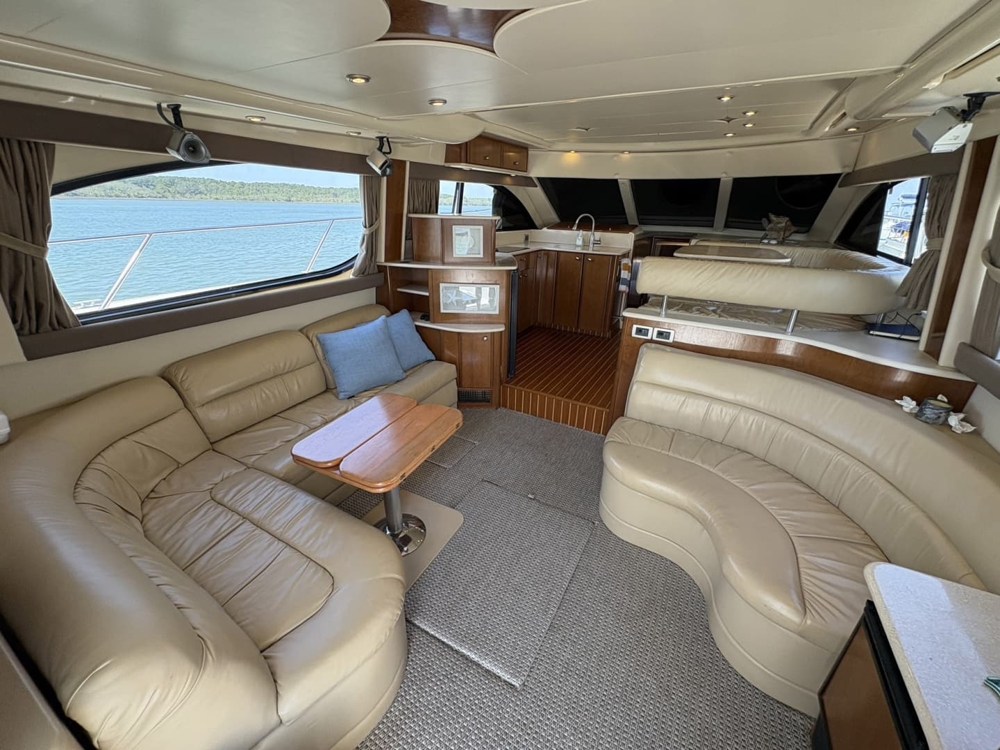 2005 Meridian 411 Sedan - Image 22