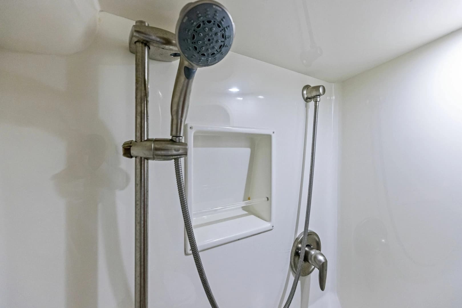 2008 Viking 68 Skybridge - Image 74