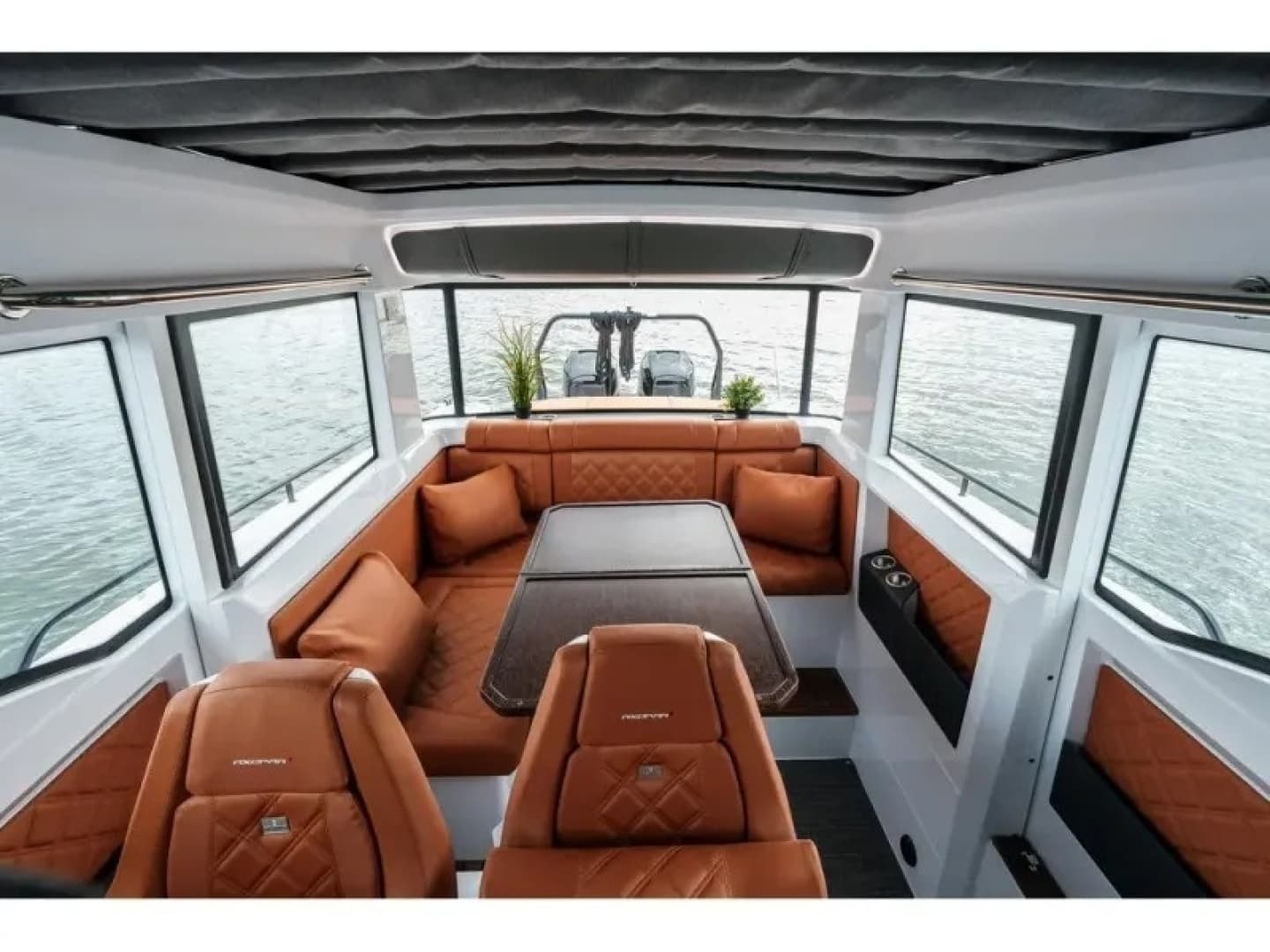 2022 Axopar 37 XC CROSS CABIN - Image 12
