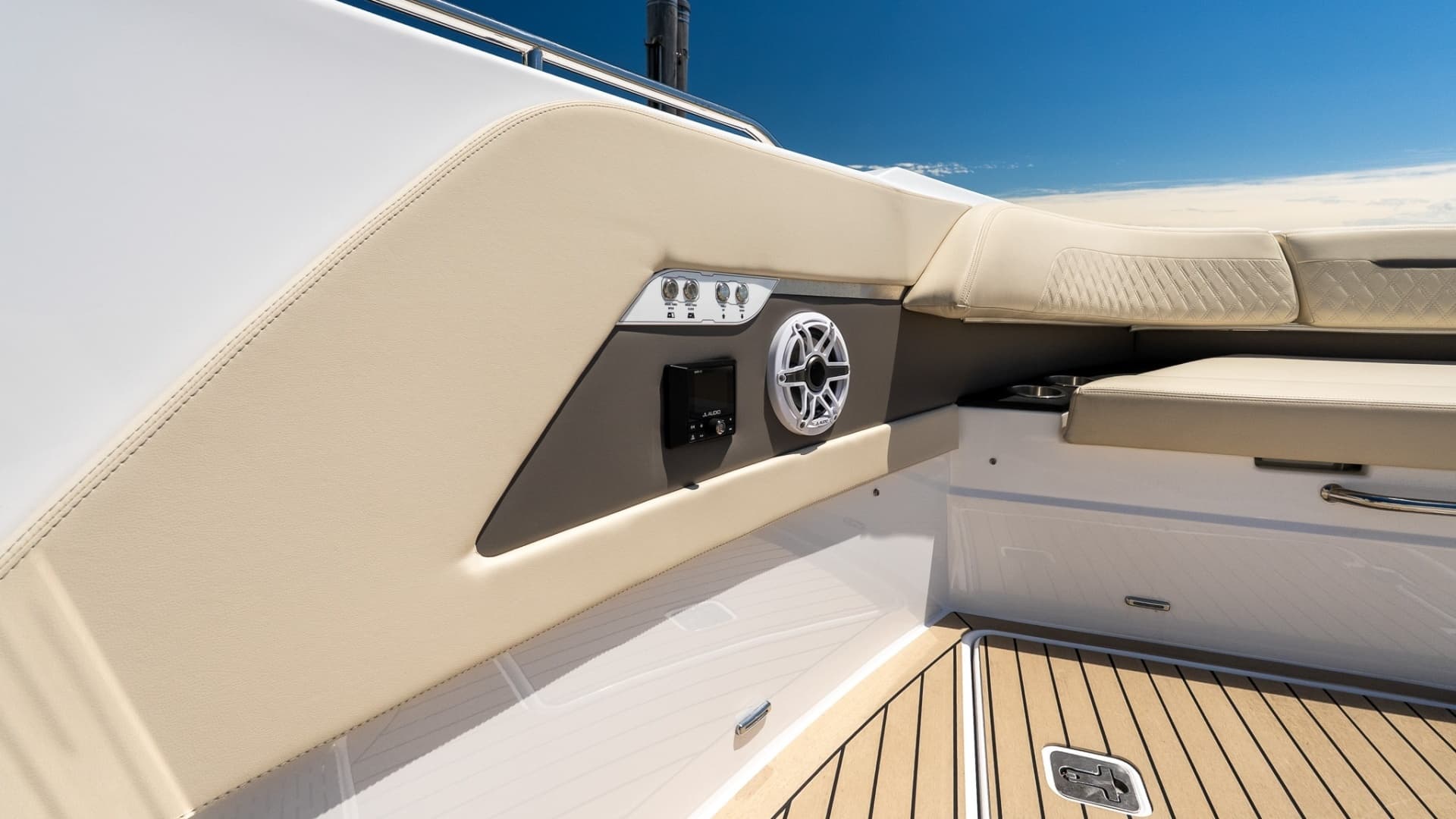 2024 Cruisers Yachts 50 GLS - Image 26