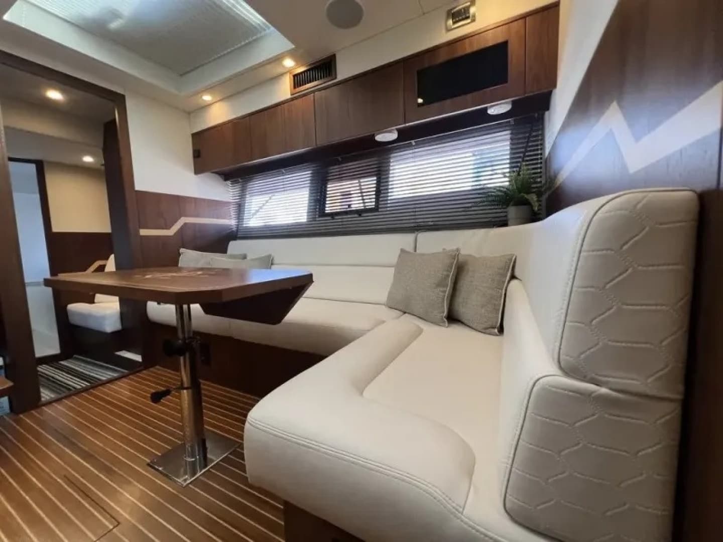 2016 Galeon 405 HTS - Image 16
