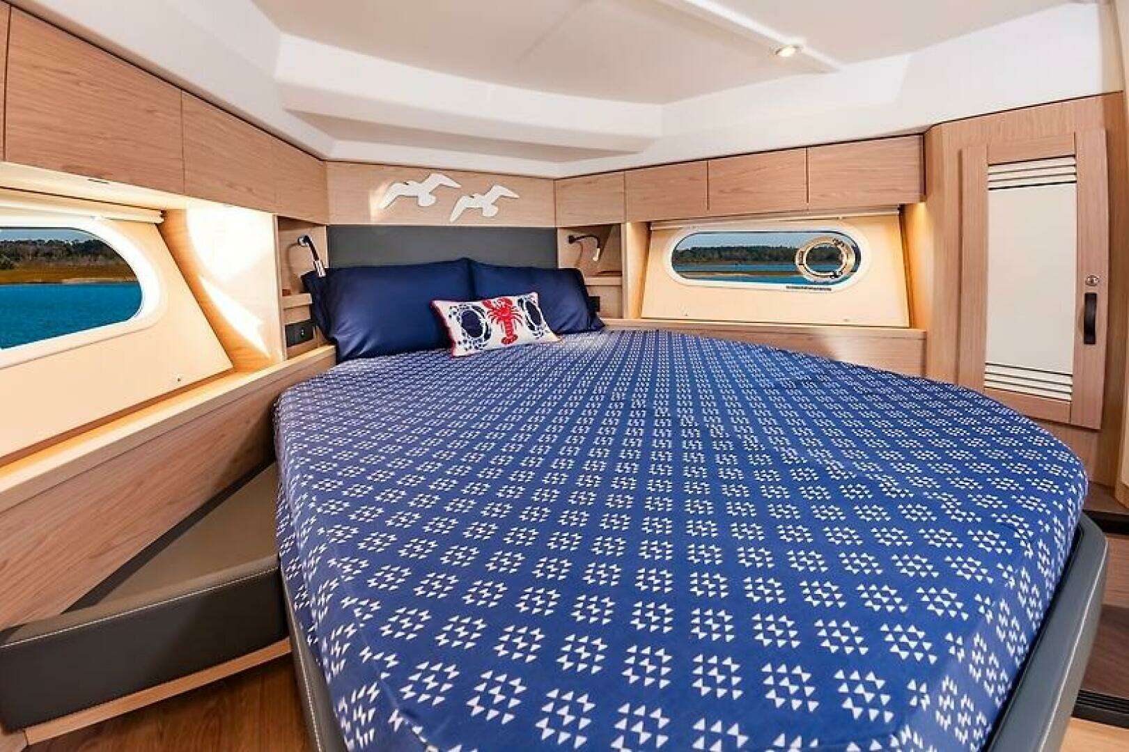 2022 Beneteau Swift Trawler - Image 36