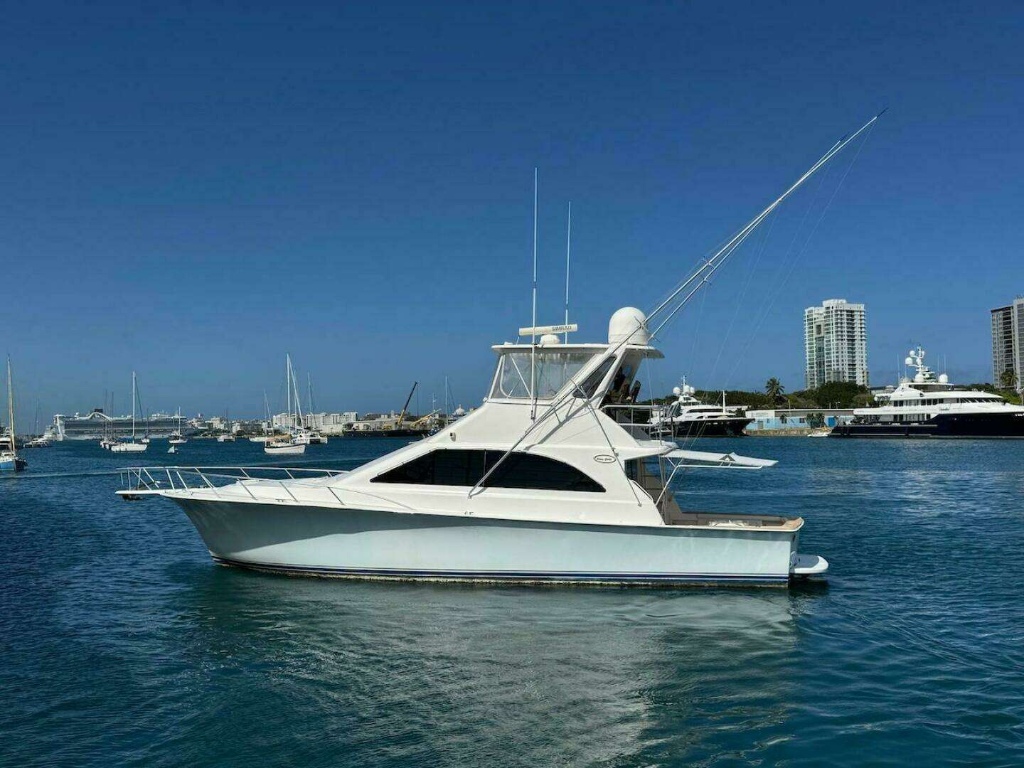 2000 Ocean Yachts 48 Convertible - Image 2