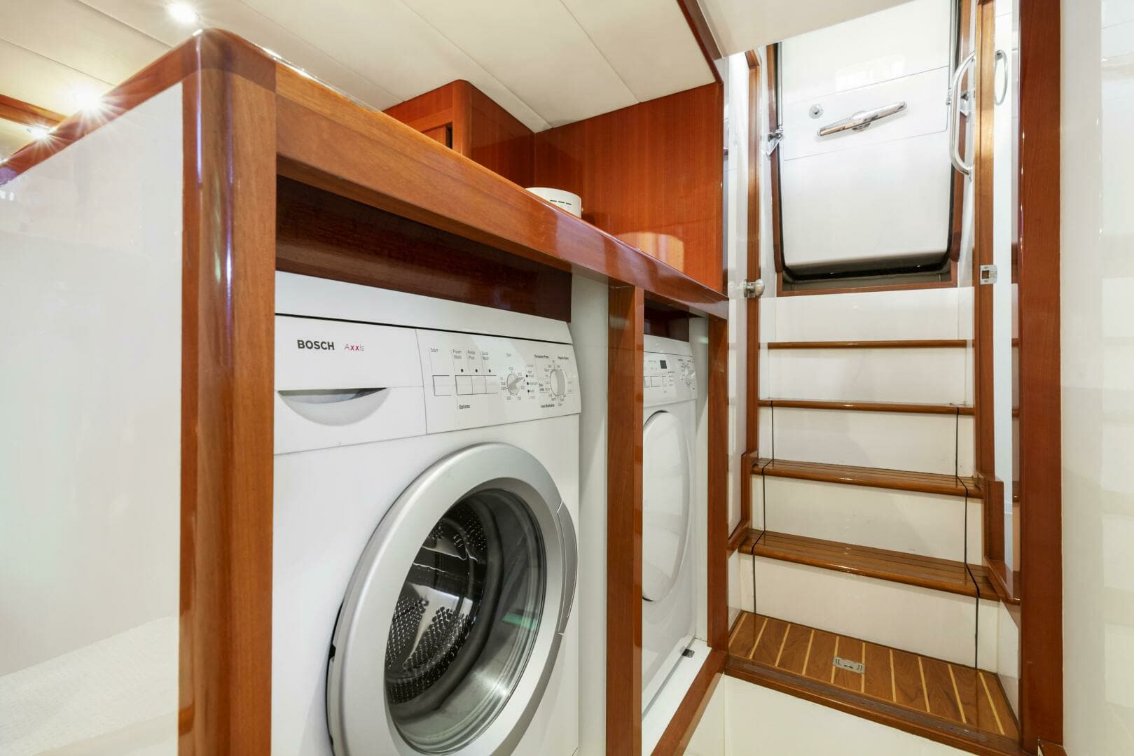 2007 Hampton Cockpit Motoryacht - Image 27