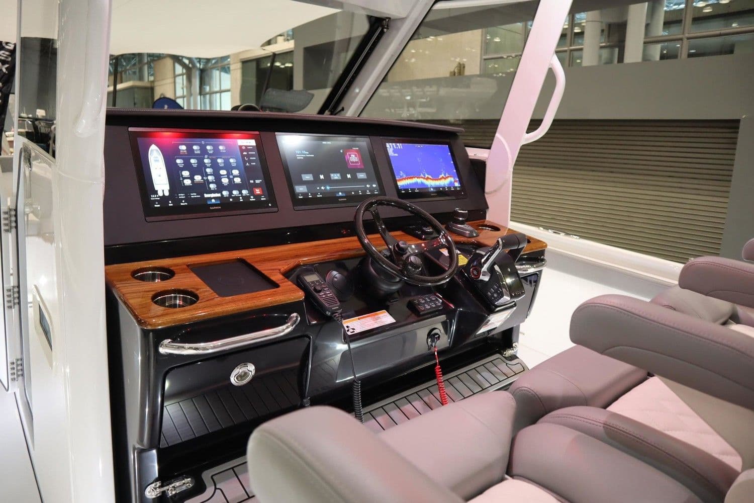 2025 Everglades 395 Center Console - 10