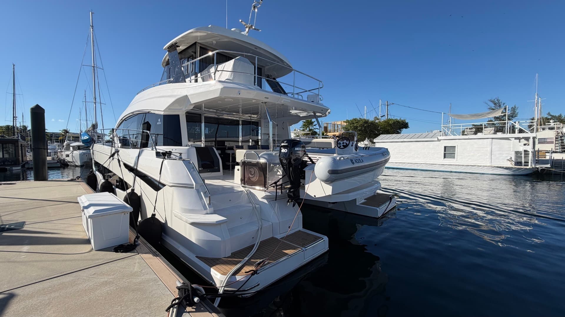 2025 Aquila 54 ENCLOSED BRIDGE - Image 2