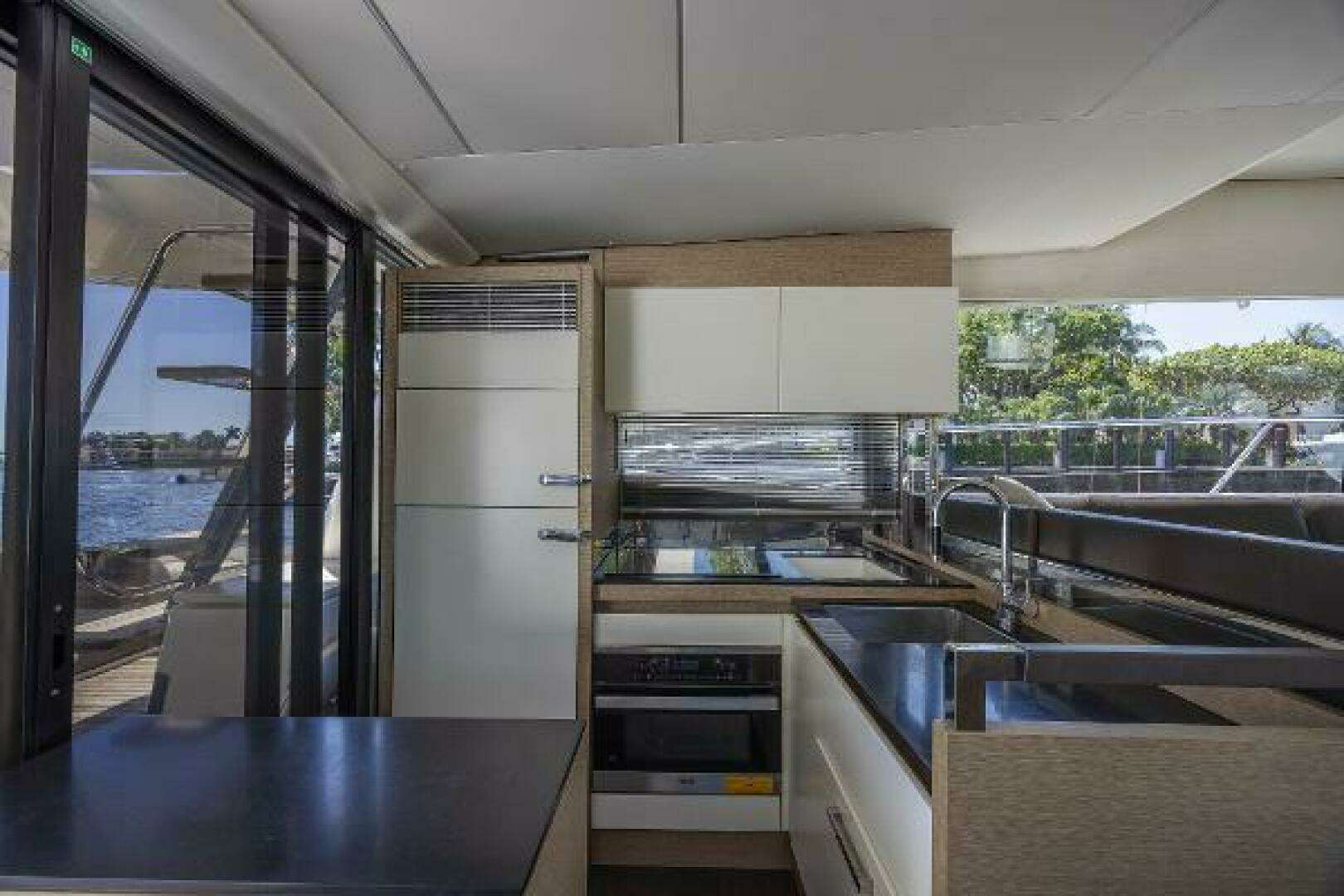 2018 Prestige 520 - Image 48