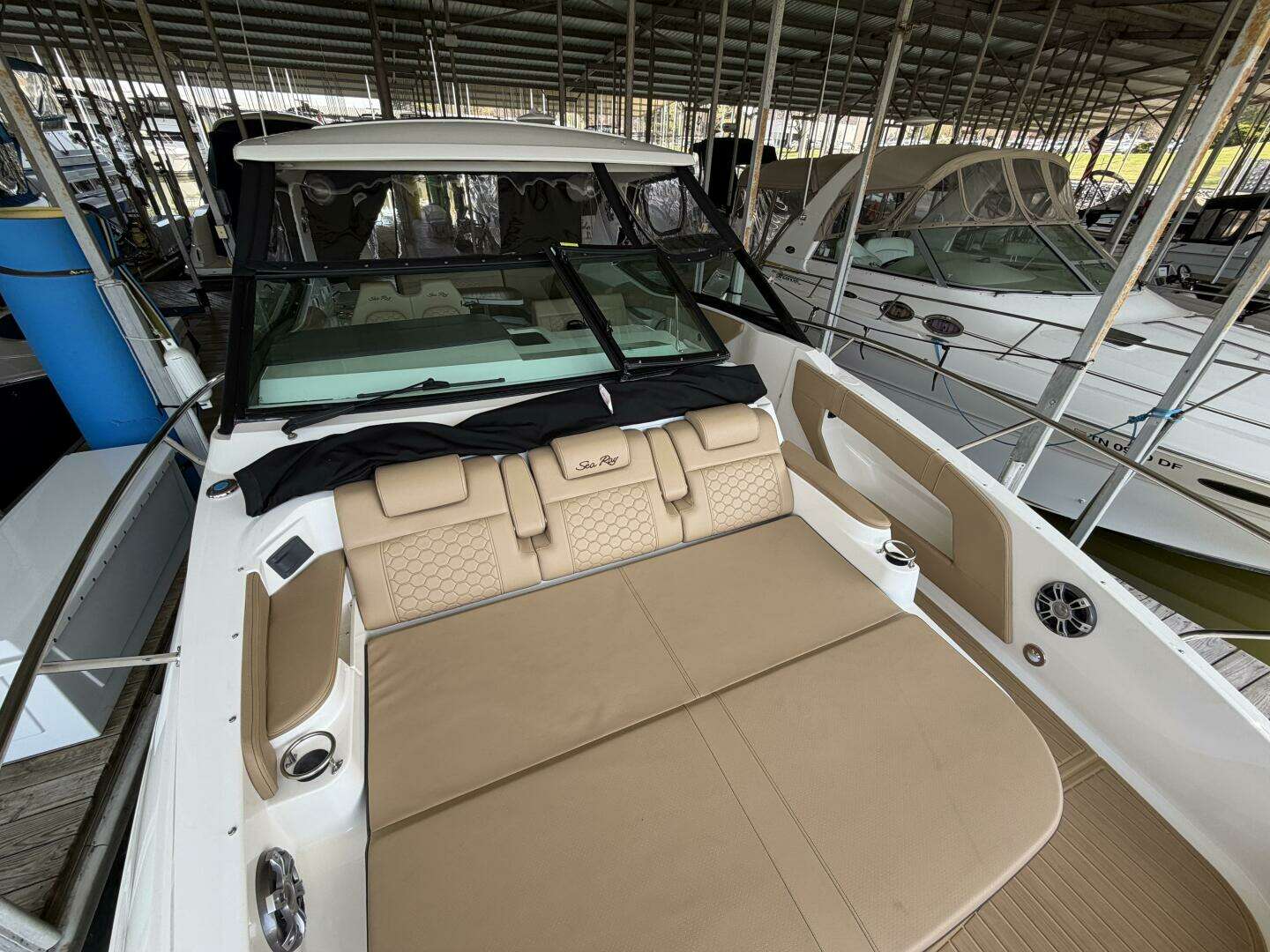 2023 Sea Ray Sundancer 320 - Image 12