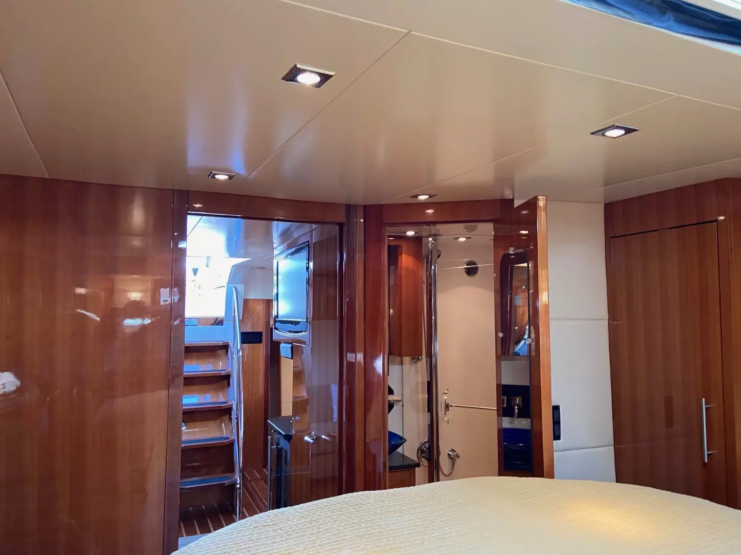 2009 Regal 5260 - Image 30