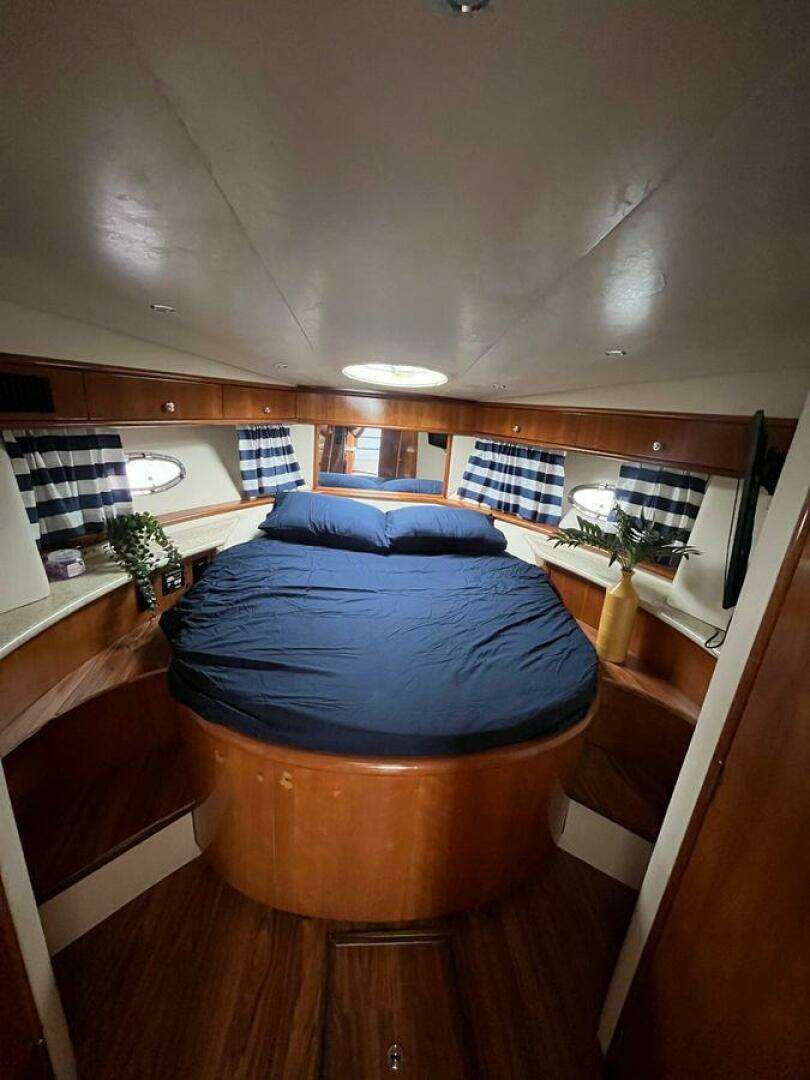 2000 Carver 396 Motor Yacht - Image 23