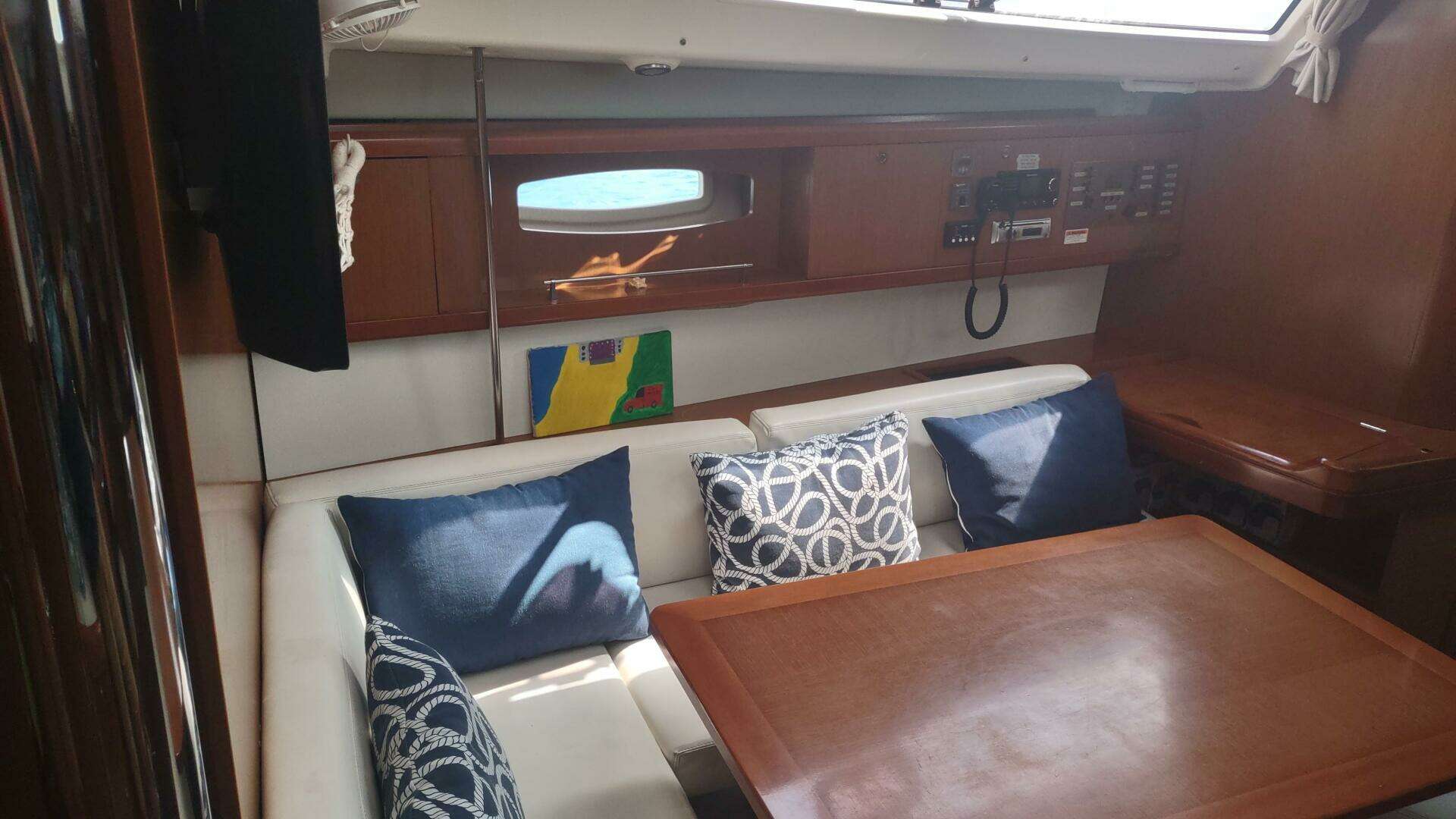 2011 Beneteau Oceanis 43 - Image 7