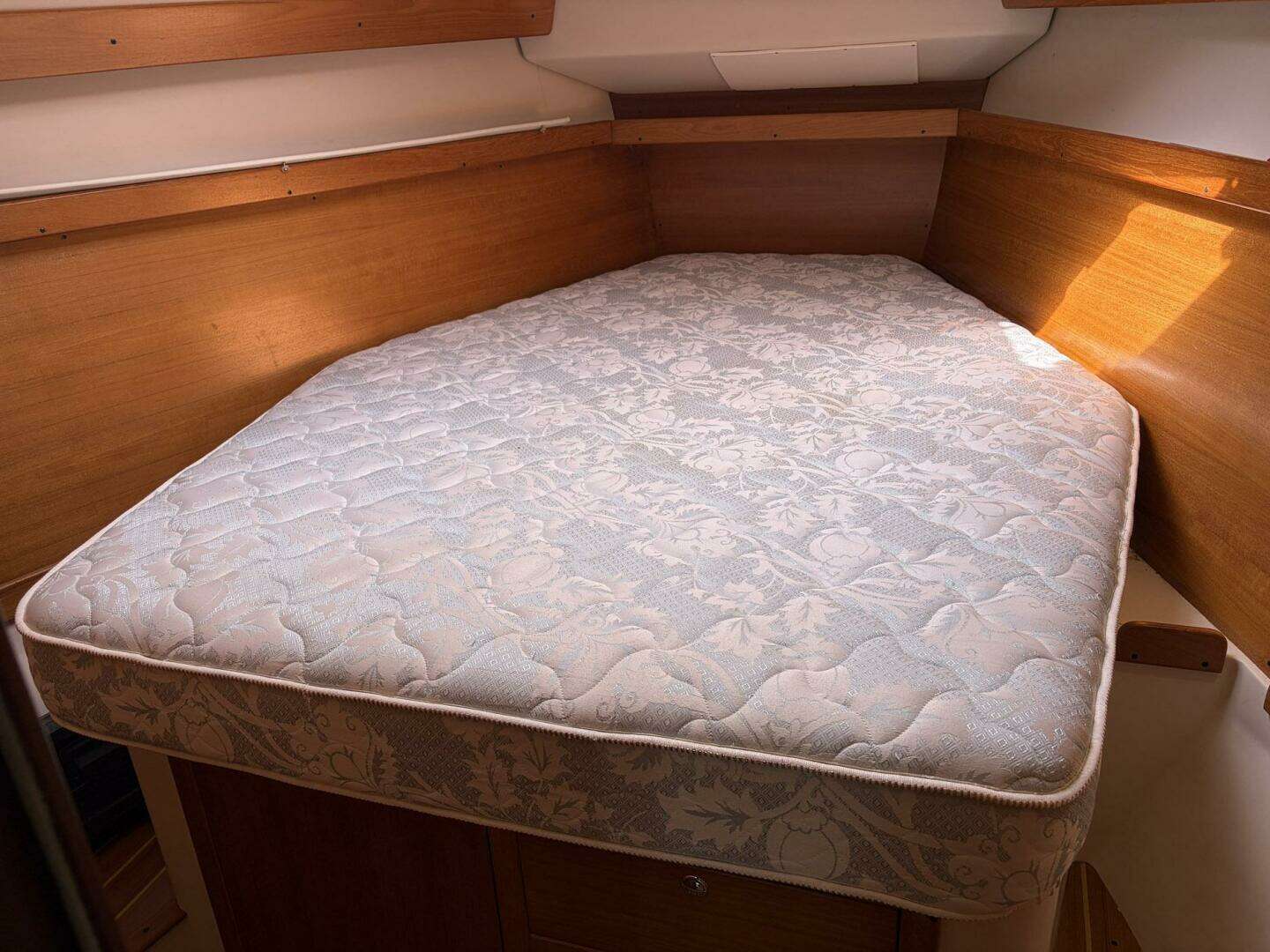 2004 Catalina 350 - Image 31