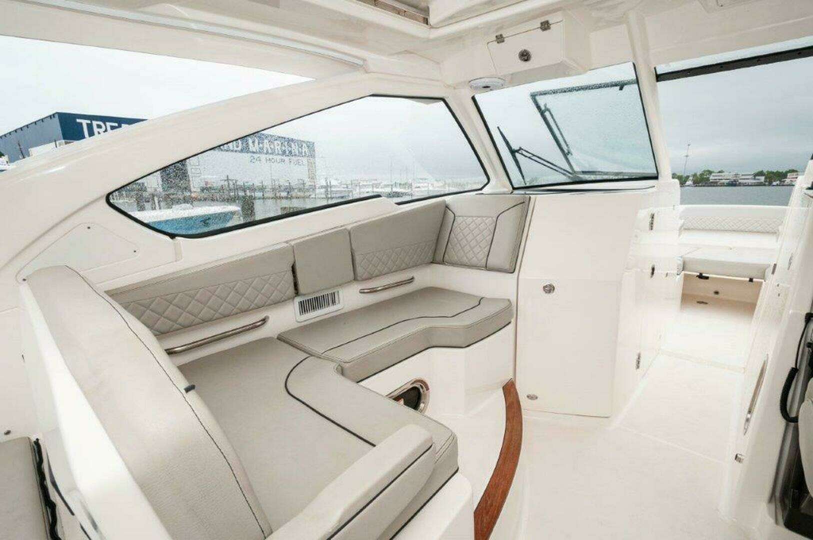 2023 Pursuit DC 365 Dual Console - Image 17