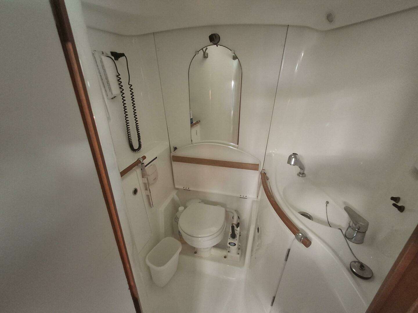 2006 Beneteau 393/403 - Image 15