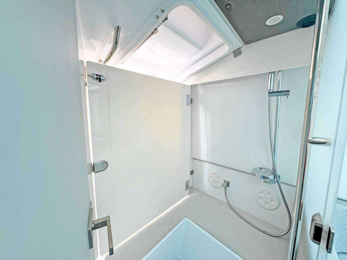 2024 Axopar 37 Sun Top - Image 22