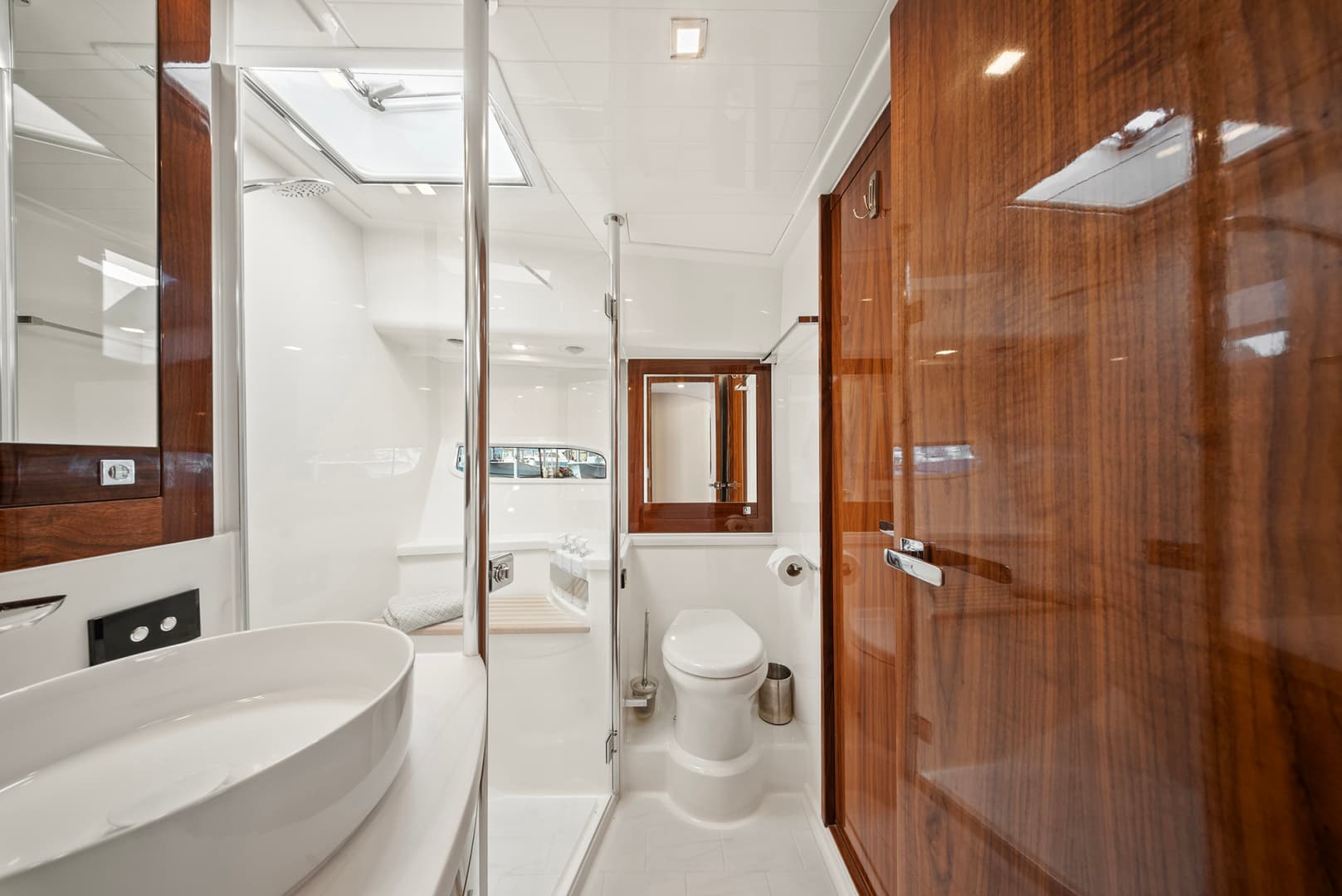 2024 Riviera 6000 SPORT YACHT - Image 73