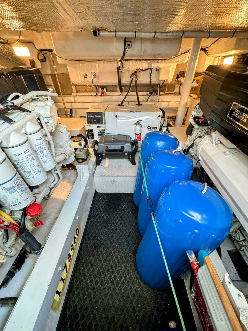 2005 Cruisers Yachts 540 Express - Image 65