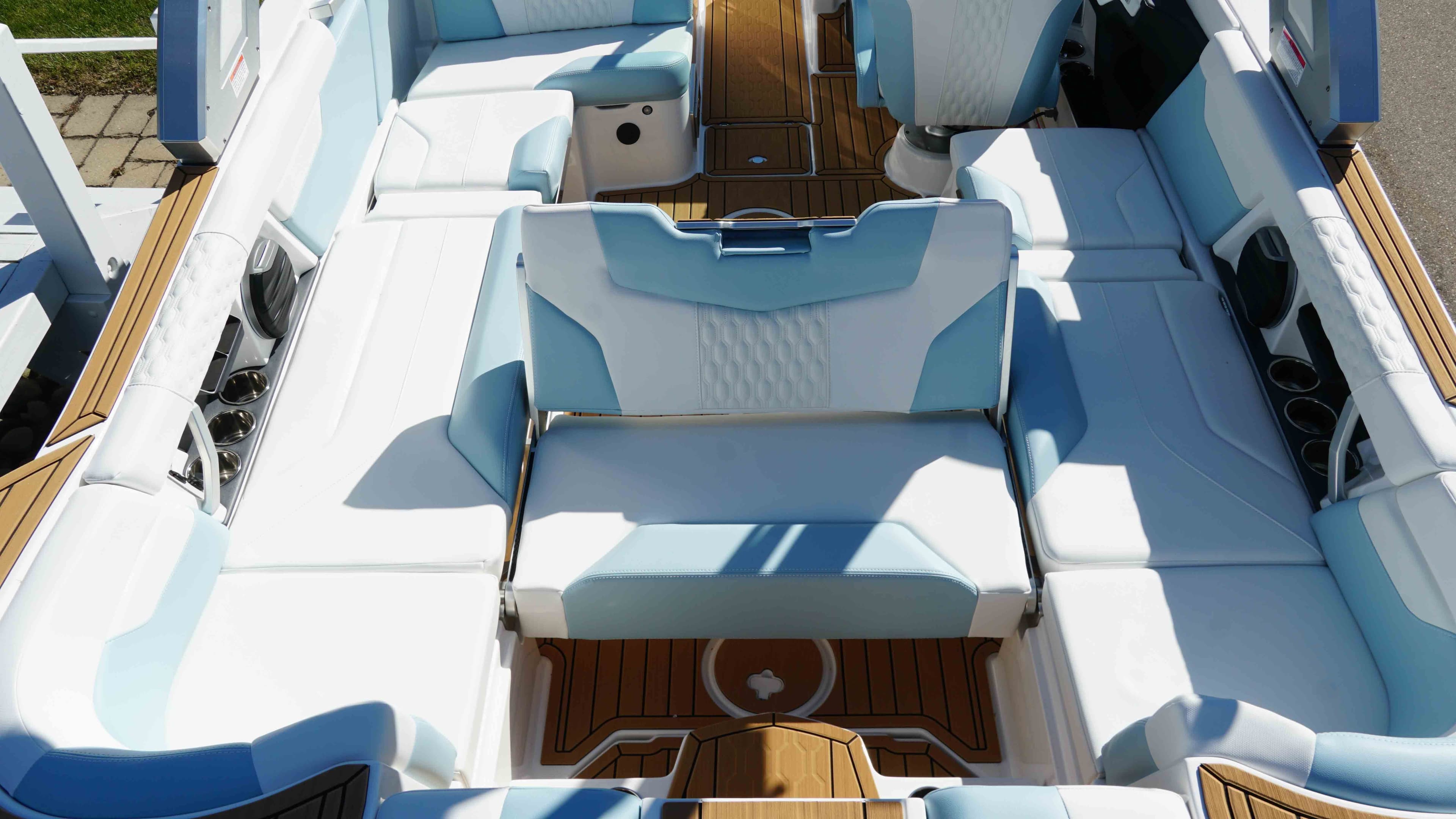 2026 MasterCraft XT24 - 18
