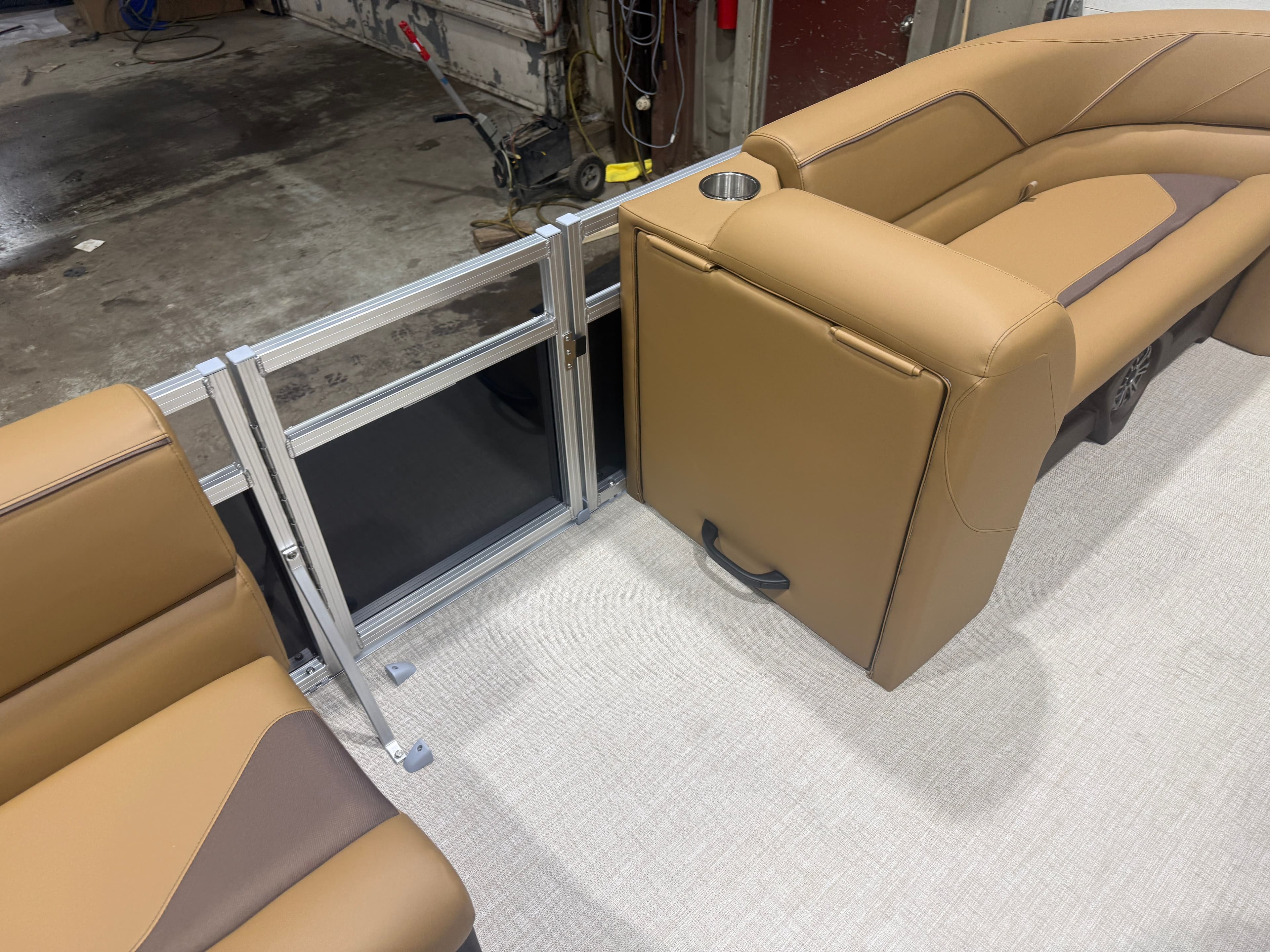 2026 Tahoe Sport Rear Fish 2185 & 4-Stroke $32995 - 23