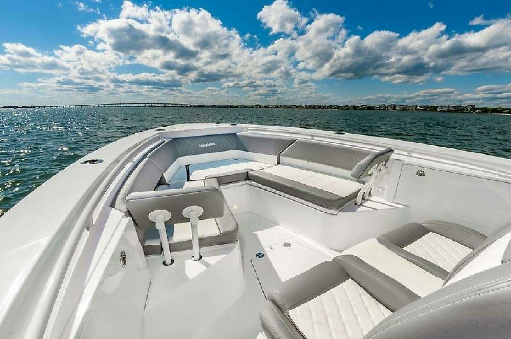 2023 Everglades 335CC - Image 20