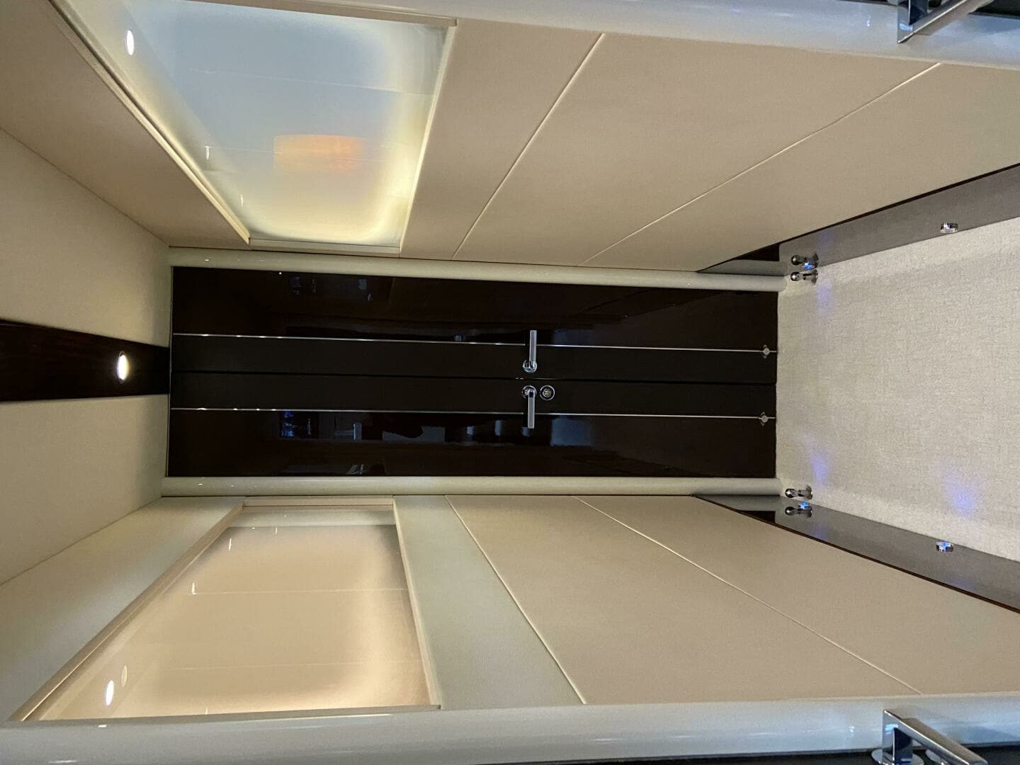 2009 Lazzara Yachts LSX 75 - Image 18