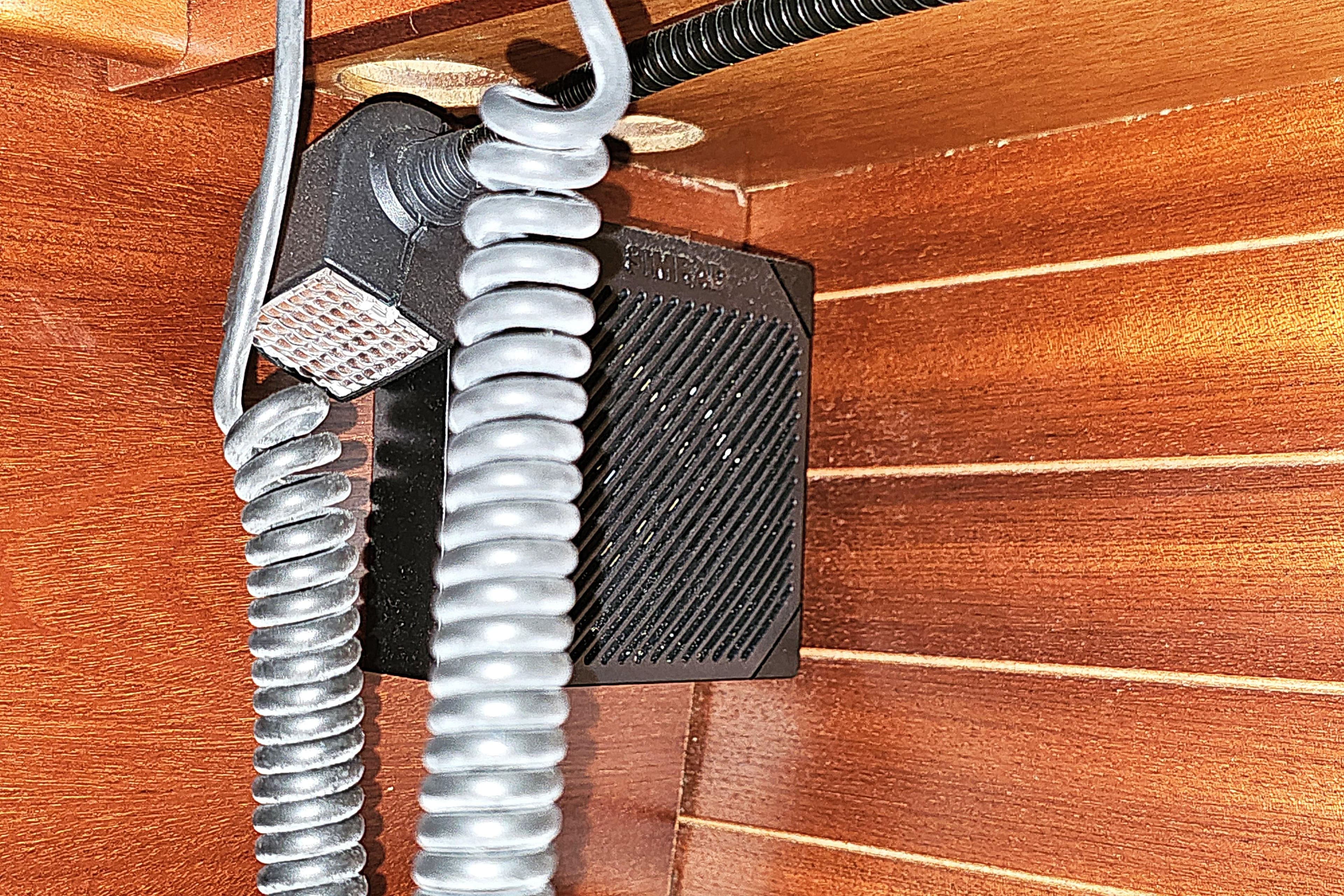 Coiled cable and speaker in wooden interior, Maxi 1100, 2006 model.