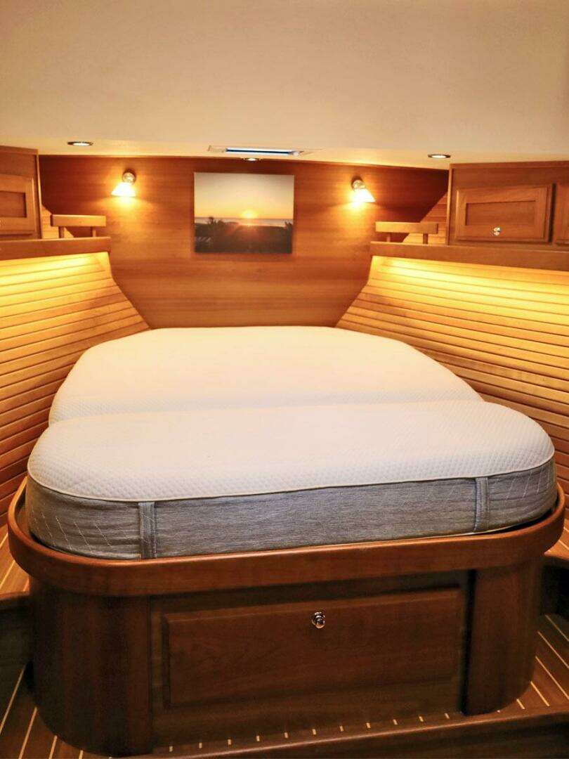2018 Sabre 48 Flybridge Sedan - Image 23