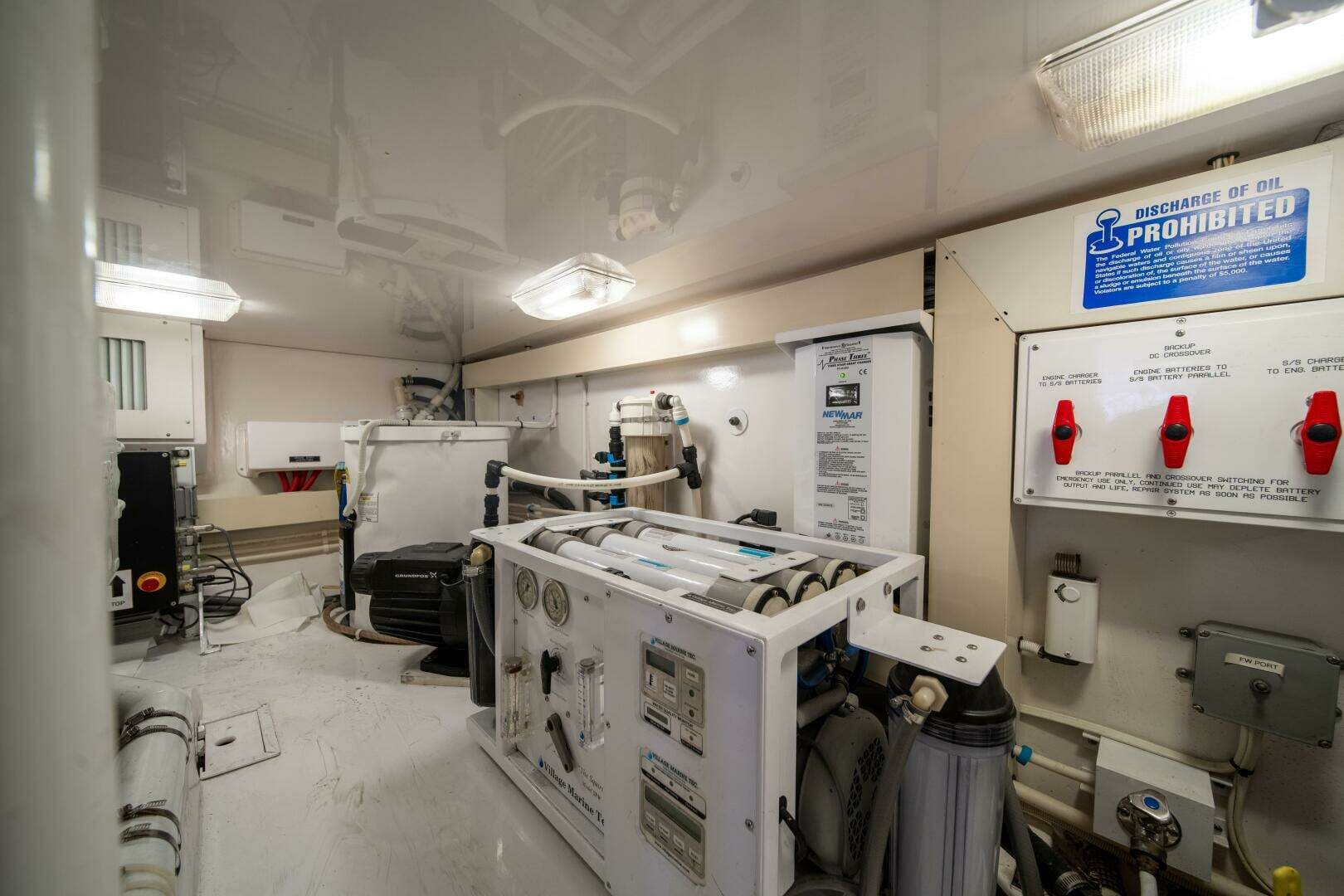 2006 Viking 52 Convertible - Image 38