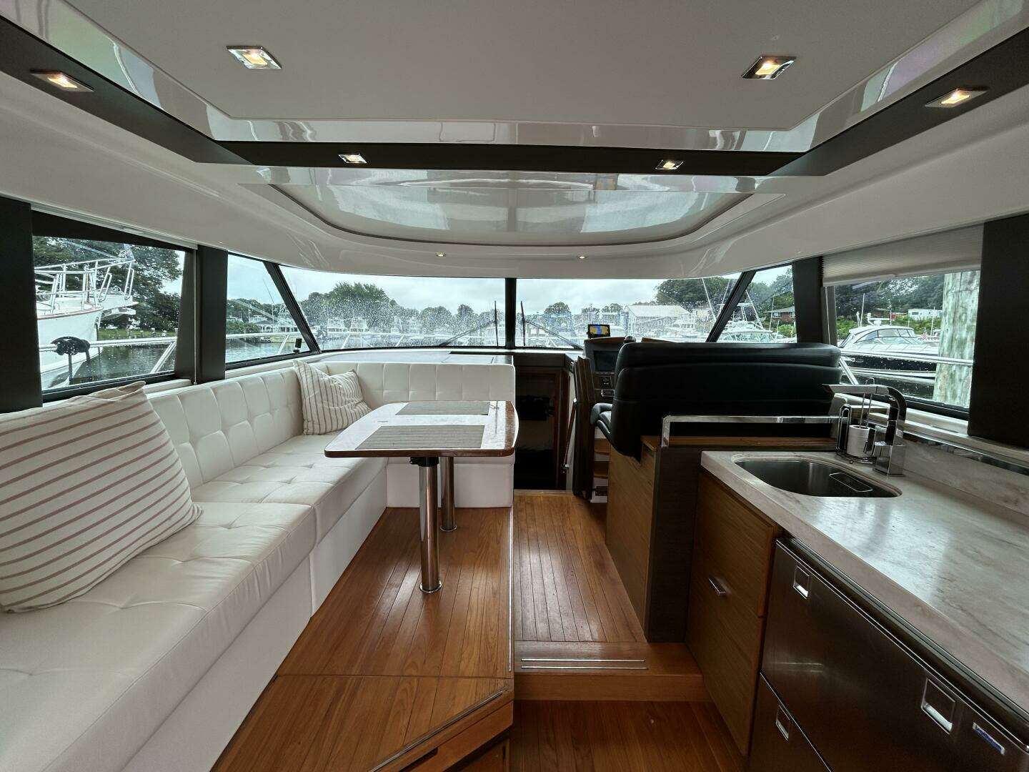 2015 Tiara Yachts C44 Coupe - Image 7