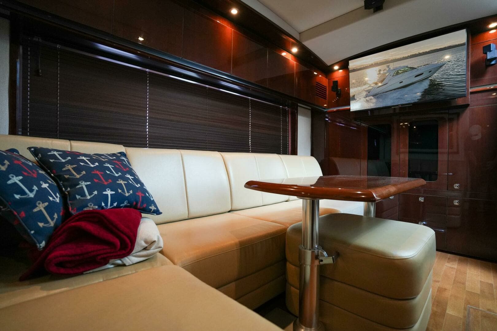 2010 Sea Ray 500 Sundancer - Image 19